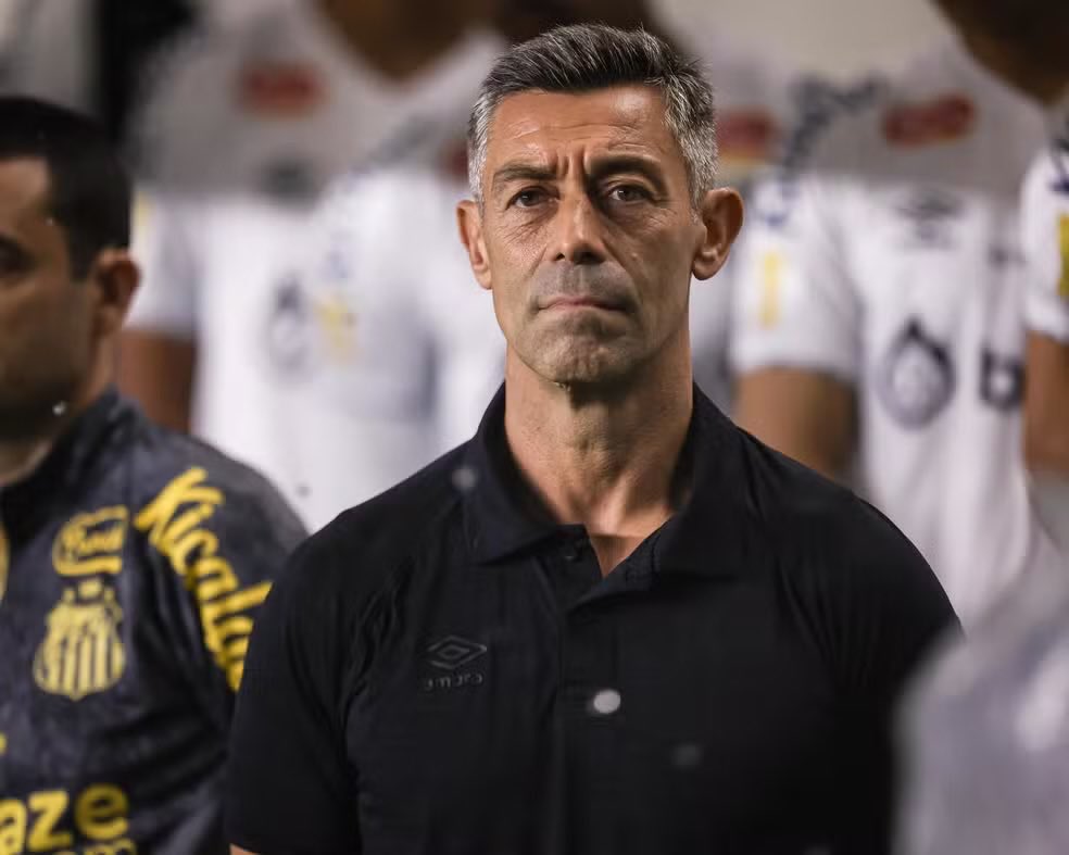 Gurizada negócio é o seguinte, BOMBA na aldeia.

O novo treinador do Internacional é: Pedro Caixinha.

O presidente tratou como unanimidade e inovação pensar “dentro da caixa”. Com isso, Caixinha e sua comissão desembarcam em Alvorada amanhã meio dia.

Feitoria? Um Abraço!