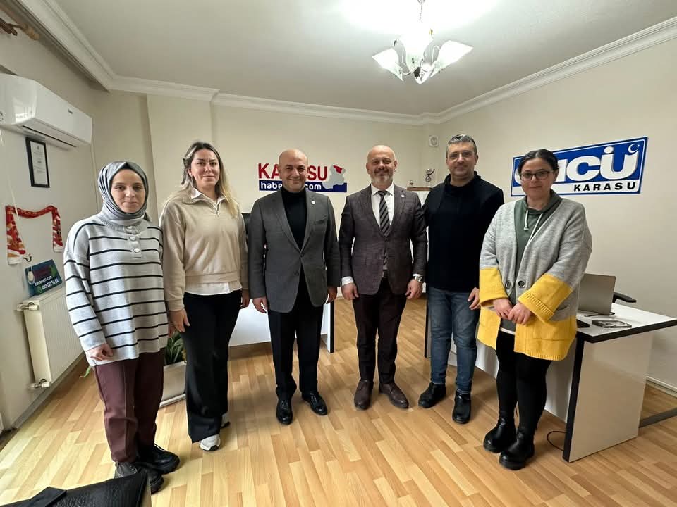 📍Karasu

Sakarya İl Başkanımız Hasan Sarıoğlu ile birlikte yerel basınımızın kıymetli temsilcileri Öncü Gazetesi imtiyaz sahibi Ayşenur Elmacı ve Karasu Haberleri internet sitesi imtiyaz sahibi Nevtan Angün'ü yeni ofislerinde ziyaret ederek hayırlı olsun dileklerimizi ilettik.