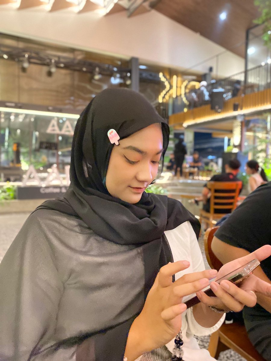 🤓 : The moon is beautiful isn't it? I love the moon, yet the moon doesn't know 🤫
🧕 : ooohh... i love the moon too  ♡(⁠ ⁠ꈍ⁠ᴗ⁠ꈍ⁠) 

#CSD #CaratSelcaDay #WONWOO #SEVENTEEN #원우 #전원우  #ウォヌ #세븐틴 <a href="/pledis_17/">세븐틴(SEVENTEEN)</a>
