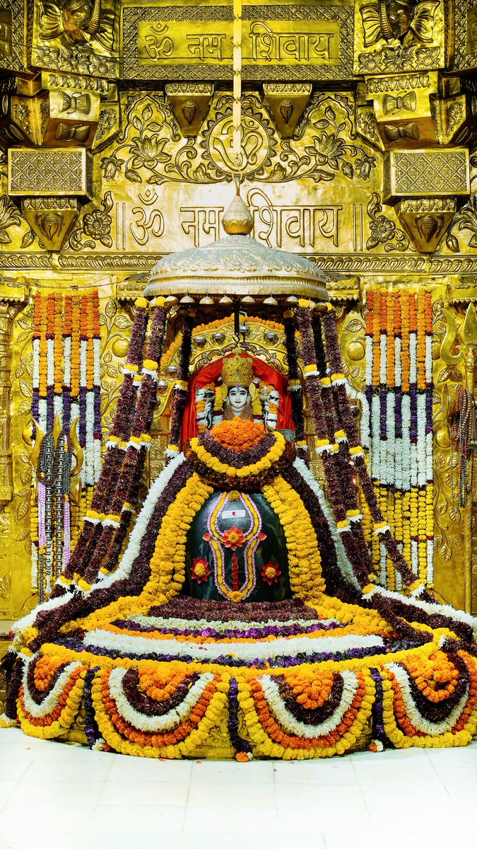 Somnath_Temple's tweet photo. श्री सोमनाथ महादेव मंदिर,
प्रथम ज्योतिर्लिंग - गुजरात (सौराष्ट्र)
दिनांकः 16 दिसम्बर  2025, मार्गशीर्ष कृष्ण द्वादशी - मंगलवार
सायं शृंगार
12256766
#somnath #mahadev #shivji
#bhakti #somnathlivedarshan #somnathtemple https://t.co/stssGAB82i