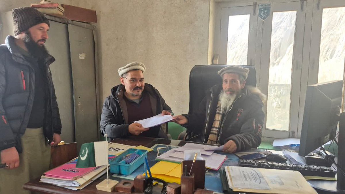 Umer Sharif Facho tweet media