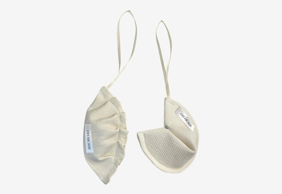 🥟 좋은 일만 생길 만두
🥠 행운의 포춘 쿠키

오래전부터 준비했던 패브릭 형태 센티드 샤쉐가 귀여운 모습으로 완성되고 있어요.. 향이 약해지면 리필도 가능하고 샤쉐 외 파우치 &amp; 이어폰 줄감개로 활용하실 수 있게 제작하고 있습니다. 아직 완성본이 아니지만 뿌듯함에 한 컷!