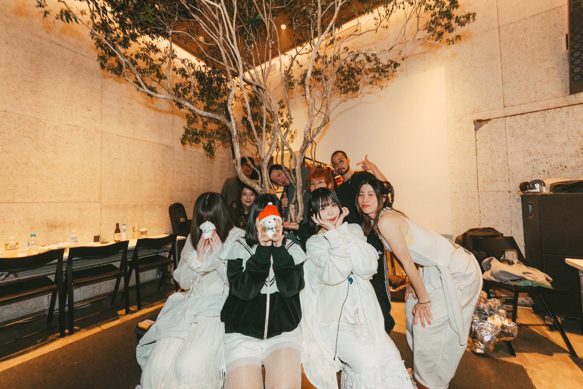 m e k a k u s h e tweet media