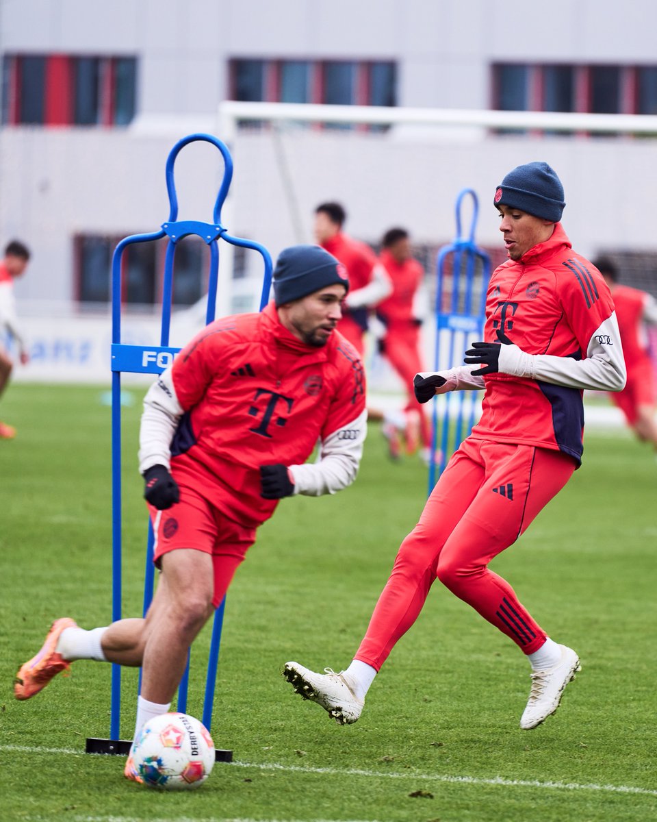 Jamal Musiala konnte 164 Tage nach seiner schweren Verletzung erstmals wieder Teile des Mannschaftstrainings absolvieren 💪

Zur Meldung: fcbayern.com/jZBKM ℹ️

Willkommen zurück, Jamal! 🙏