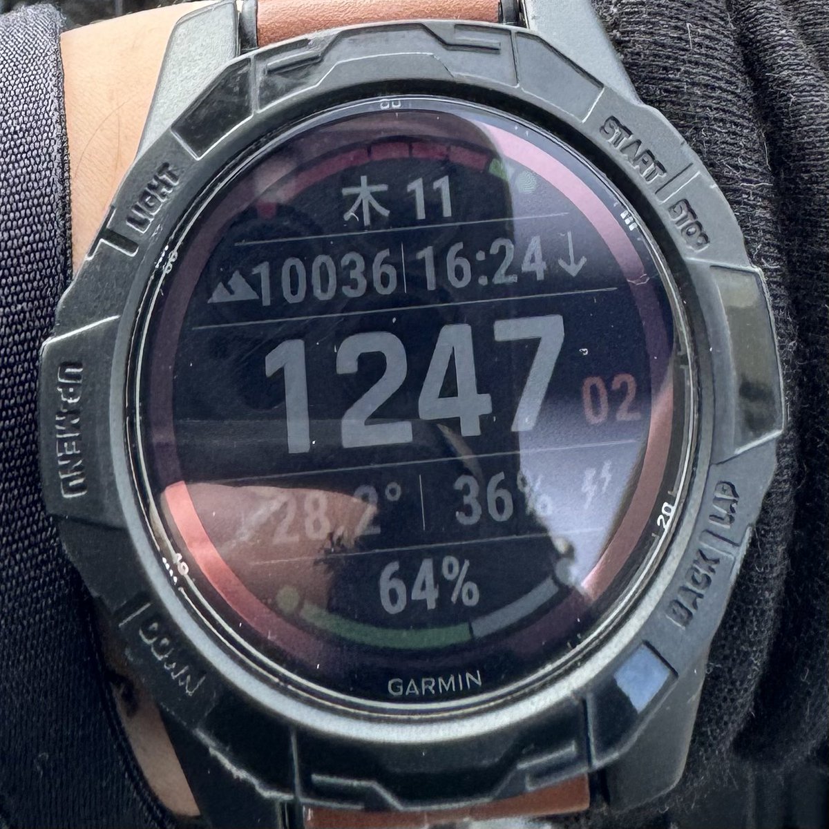 旅客機だと与圧されるからわからんけど、ガーミンの高度計なかなかの精度だな(実際10050ftぐらい)