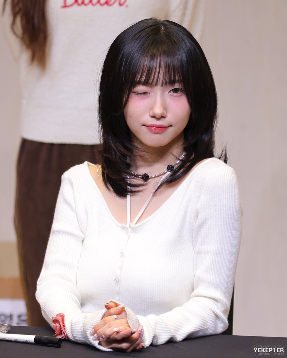 241129 Fan sign 

#kep1er #youngeun  #서영은 #ソヨンウン #케플러 #kep1ian #永恩 #영은