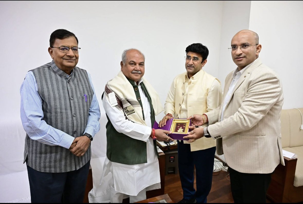 sumitsuri_omni's tweet photo. Grateful to Hon’ble Shri Narendra Singh Tomar ji, Speaker &amp; President, Madhya Pradesh Vidhan Sabha, Govt. of M.P &amp; Former Union Minister, Govt. of India, for his time, warmth, and inspiring guidance during our courtesy visit at the MP Legislative Assembly, Bhopal. https://t.co/mygrRXyGCQ