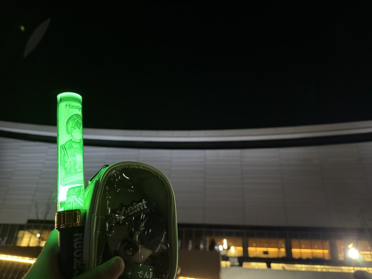 現地でライブを見ることができて感無量でした…何もかもが最高でした……
更にReGLOSSのことが大好きになりました！最高の思い出をありがとうございました！！！
#ReGLOSS_1stLive