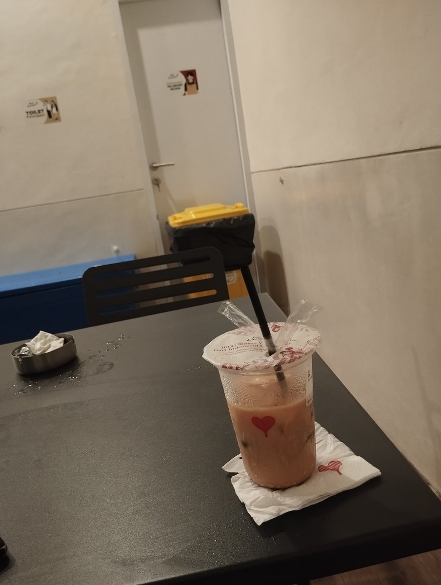 Keyzeru46's tweet image. Ngopi sendiri ☕