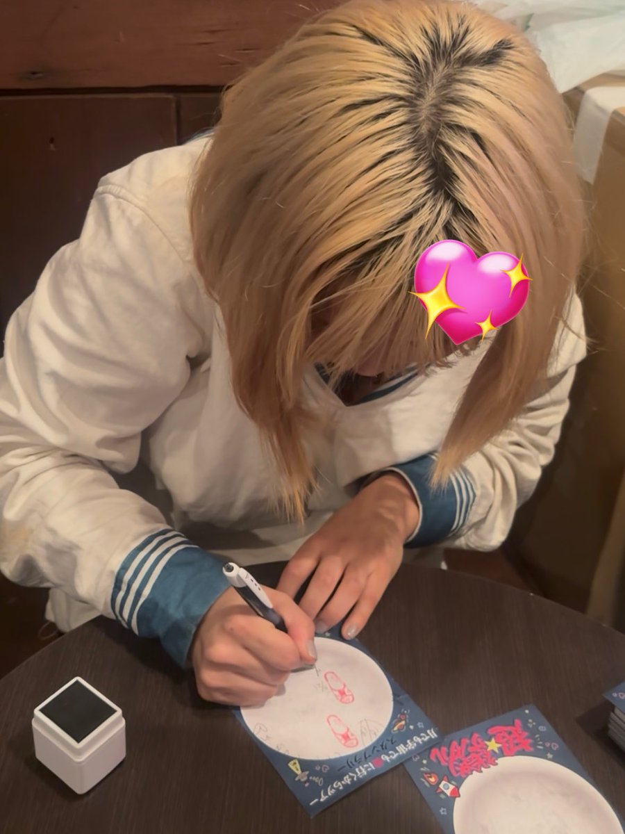 apriluuuv's tweet photo. やっと月に辿り着いたᯓ͙͘͡★ ﾟ
またゼッテー逢いに行くよ
マシロちゃん待っててね〜🍓 https://t.co/TlRL0uB4RS