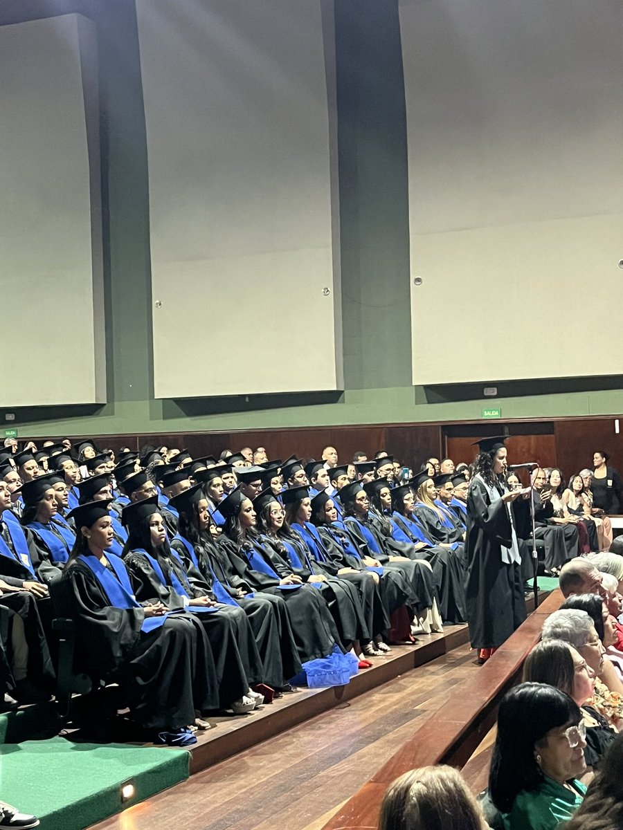 #Ahora Inicia acto de grado y entrega de títulos a una nueva cohorte de Ingenieros de la <a href="/UCarabobo/">Universidad de Carabobo</a>, con la presencia de la rectora <a href="/jessydivo/">Jessy Divo De Romero</a> y autoridades de esta institución, en el Teatro Celis Pérez, este martes #16Dic
