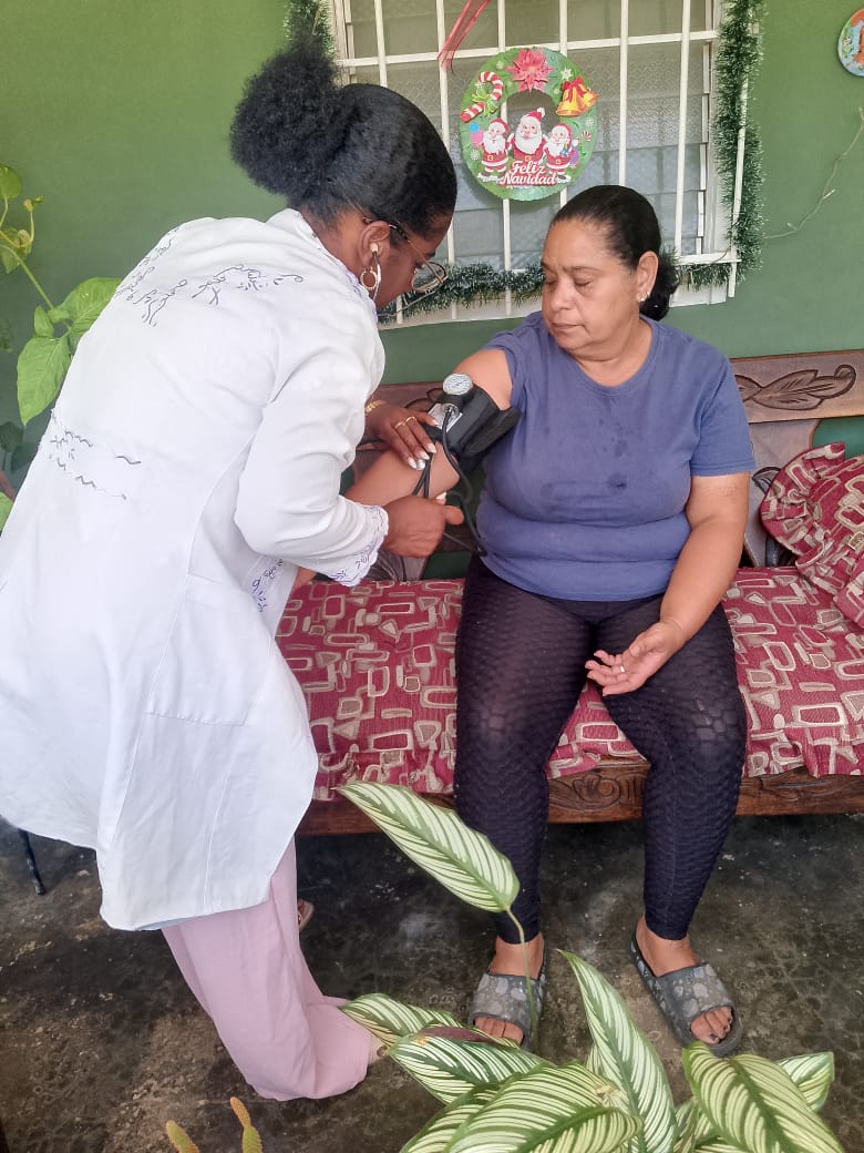 ¡Donde hay necesidad, hay un médico! 🩺🇻🇪🇨🇺

Desde el CDI Las Rosas Revenga (#Aragua), nuestros colaboradores llevan la salud casa a casa. Héroes de bata blanca que alivian el dolor y siembran esperanza en cada familia. ¡Su labor no tiene precio! ✨

#CubaPorLaVida