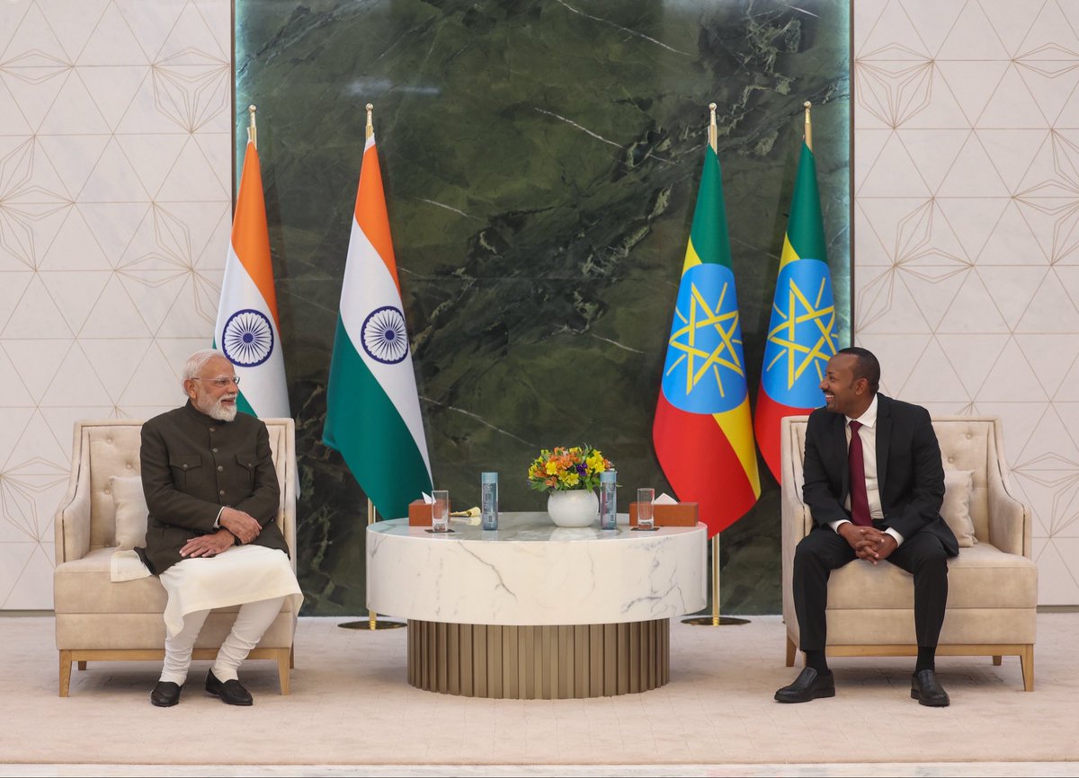 የህንድ እና የኢትዮጵያን የቆየ ግንኙነት በማክበር ላይ!

ጠቅላይ ሚኒስትር <a href="/narendramodi/">Narendra Modi</a> ለመጀመሪያ ጊዜ በኢትዮጵያ ባደረጉት የሁለትዮሽ ጉብኝት አዲስ አበባ ገብተዋል። ጠቅላይ ሚኒስትር <a href="/AbiyAhmedAli/">Abiy Ahmed Ali 🇪🇹</a> በአውሮፕላን ማረፊያው በአካል ለመቀበል