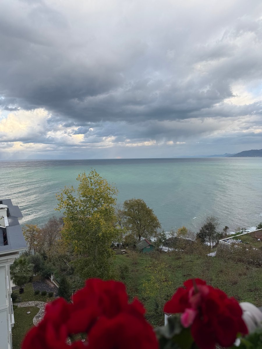 Yıllardır hayalini kurduğum evimde akşamüstü🌺