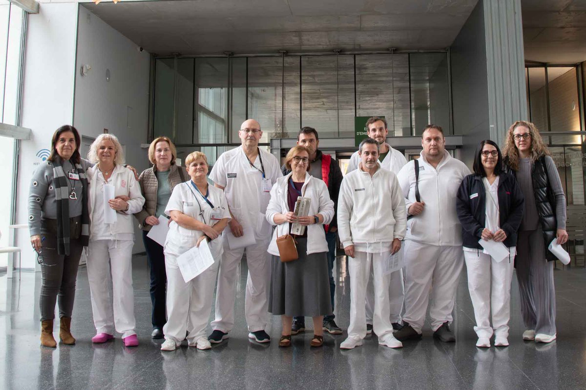 DeniaHospital's tweet photo. 📅 Hui, 16 de desembre, s’ha celebrat l’acte únic de presa de possessió dels celadors del Departament de Salut de Dénia.

👏 Donem la benvinguda a tots els nous celadors i els desitgem molta sort en aquesta nova etapa professional

💙 Gràcies per formar part de l’equip! https://t.co/377fP72kuE