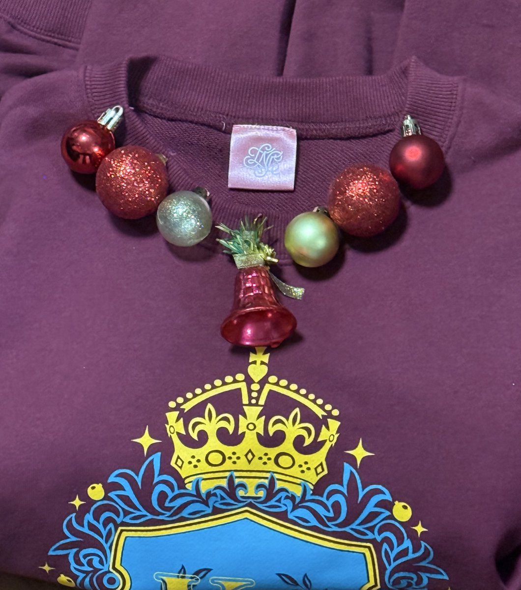 𝑪𝒉𝒓𝒊𝒔𝒕𝒎𝒂𝒔 𝑴𝒂𝒈𝒊𝒄スウェットもキラキラさせた