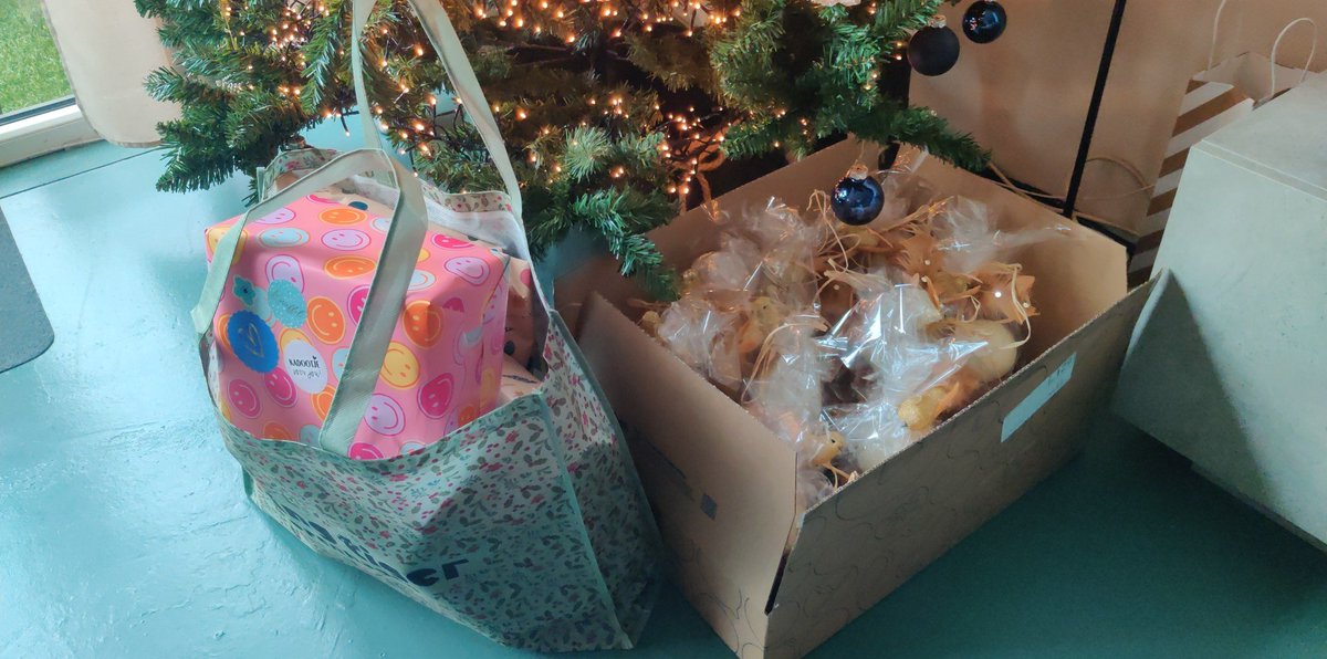 ASchuite's tweet image. Voor het eerst ons hele ( samengesteld) gezin bij elkaar zondag. Nu nog een busje regelen 😂