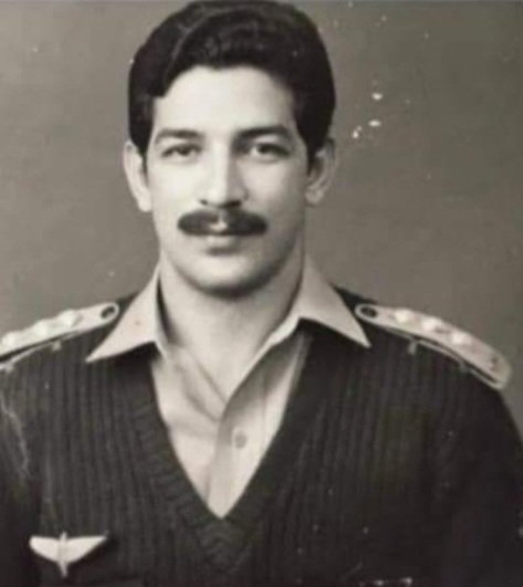 MasudAKhan6's tweet photo. Lt col Suleiman, SSG, who passed away on December 9 ,2019, refused to surrender in East Pakistan . Under challenging environments, he rescued his injured buddy ( bullet in knee ) Major P.D Khan  ( later lt Gen ) and escaped to Myanmar, and brought him to Pakistan safely . He was famously known as ' Suleiman the Magnificent ' for his valour and courage. He was a coursemate of late president General Mushrraf . May Allah bless his soul.  Ameen . #1971war