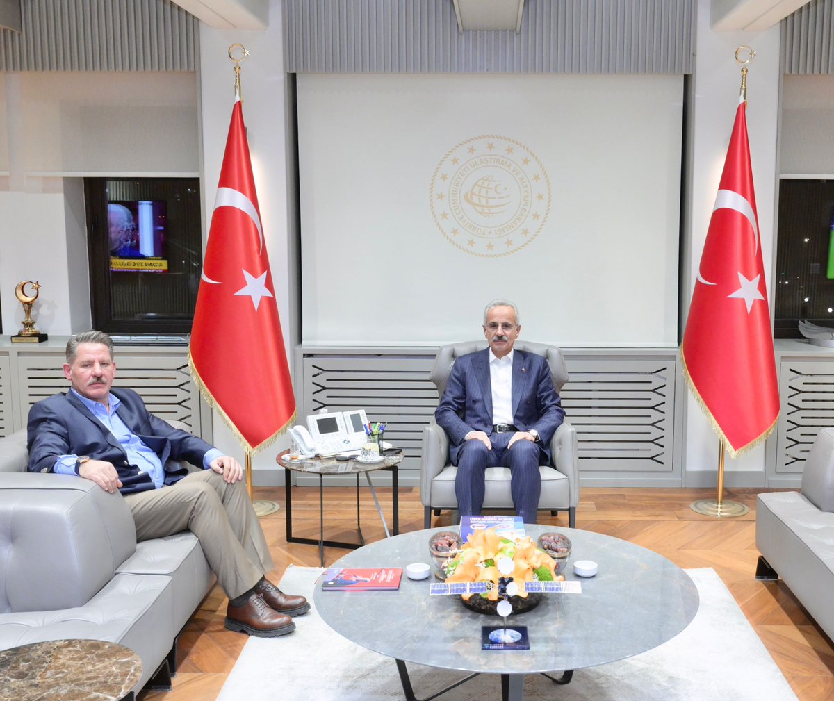 PTT A.Ş YAPILANDIRMASINI ULAŞTIRMA VE ALT YAPI BAKANI SAYIN ABDULKADİR URALOĞLU İLE GÖRÜŞTÜK, TALEP VE ÖNERİLERİMİZİ İLETTİK

PTT A.Ş’nin yeniden yapılanma süreci ile ilgili olarak 09.12.2025 tarihinde yaptığımız açıklama sonrasında PTT Genel Müdürü Sayın Hakan GÜLTEN ile