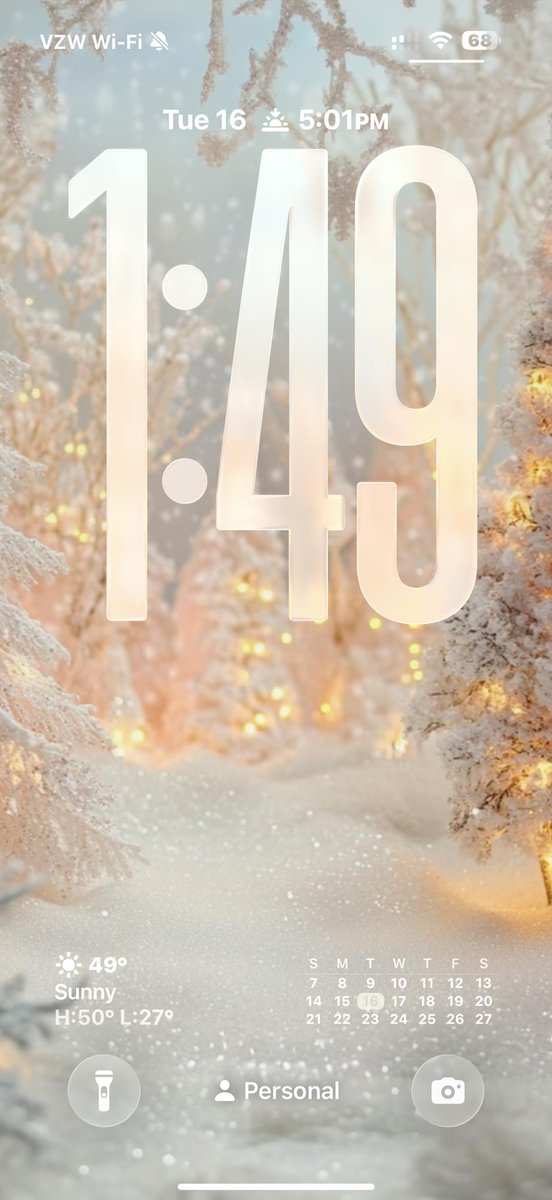 SarahPerezTC's tweet image. Winter vibes #ios26 #liquidglass #ioshomescreen