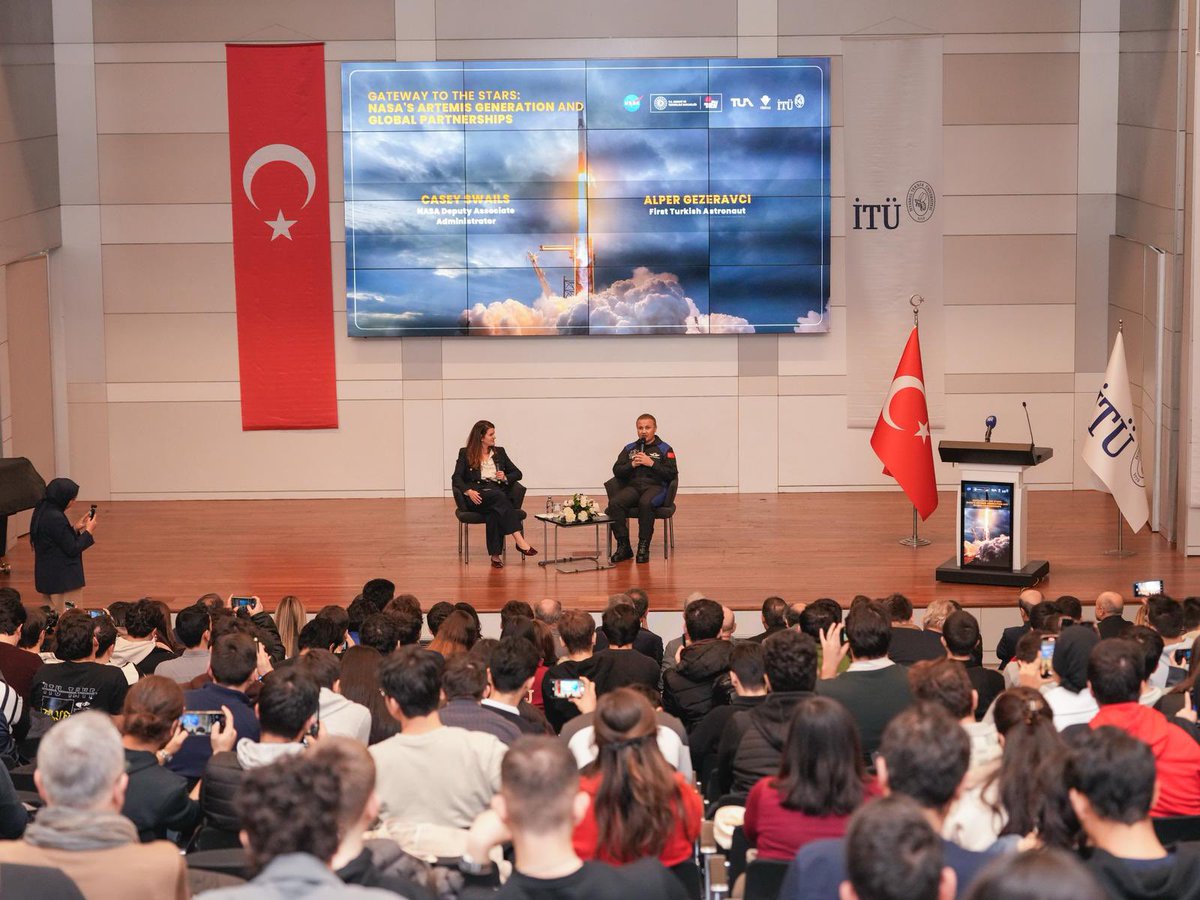 İTÜ’de “NASA Artemis Kuşağı ve  Küresel Ortaklık” buluşmasını gerçekleştirdik. 🚀🌎

Bilim ve uzay alanında küresel iş birliklerini, insanlığın Ay ve ötesine uzanan yolculuğunu ve gelecek vizyonunu ele aldığımız bu programda; öğrencilerimiz, akademisyenlerimiz ve ekosistemin