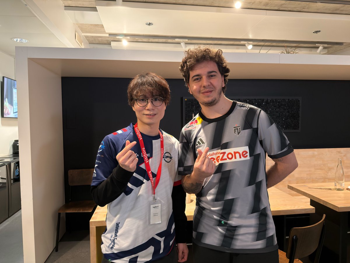 愛を込めてお送りします 🫰 <a href="/LogitechG/">Logitech G</a>