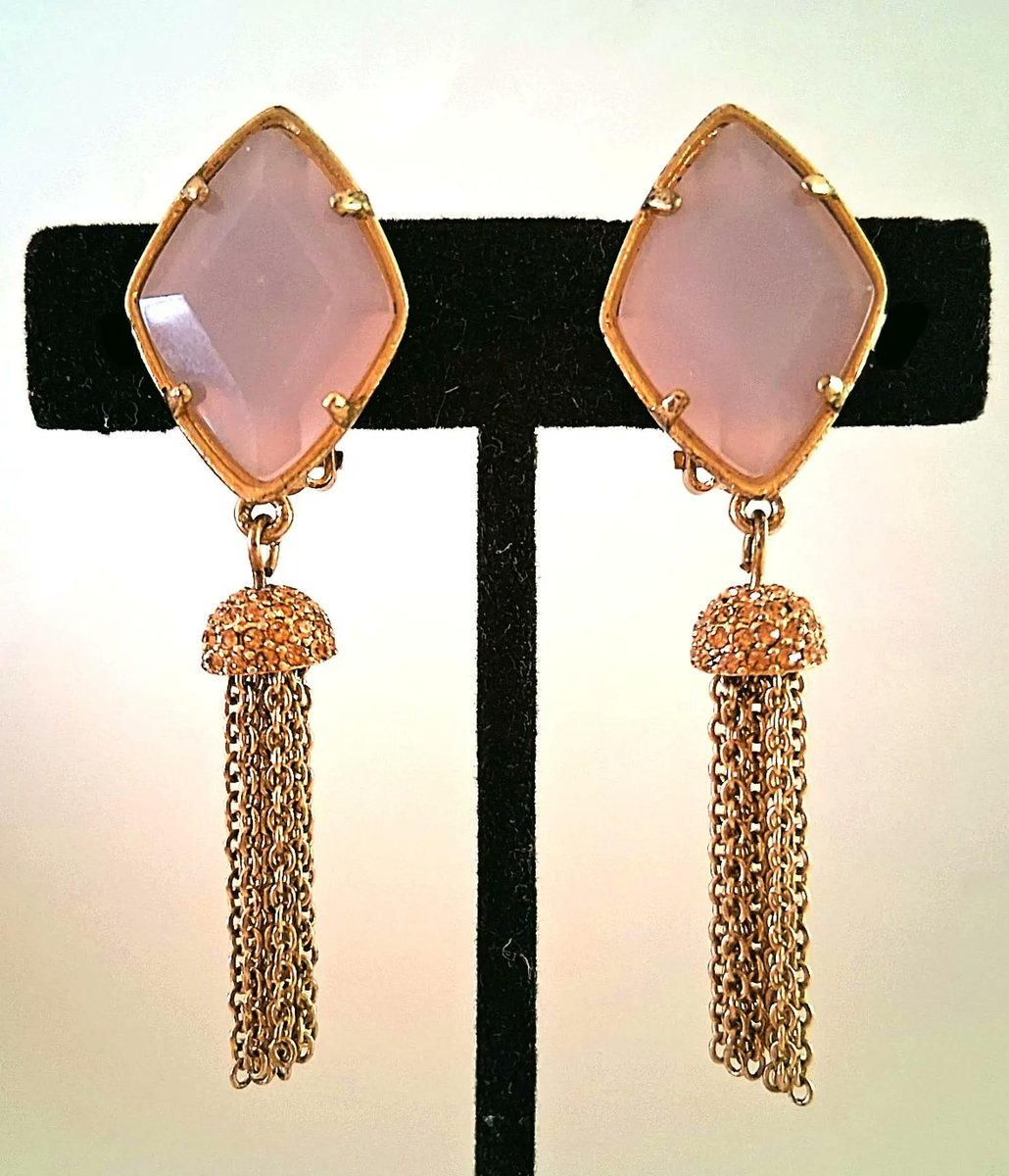 renaissancefai's tweet photo. CAROLEE LUX Pink Glass Clip-On Dangle Earrings with Gold Tone Chain Tassels, Clear Rhinestones, Vintage
https://t.co/kTJ9286Bch?
#earrings #dangle #pink #glass #chalcedony #vintage #CaroleeLux #pave #rhinestones #tassels #long #bridal #wedding #designer #signed https://t.co/5DIvuJQbg8