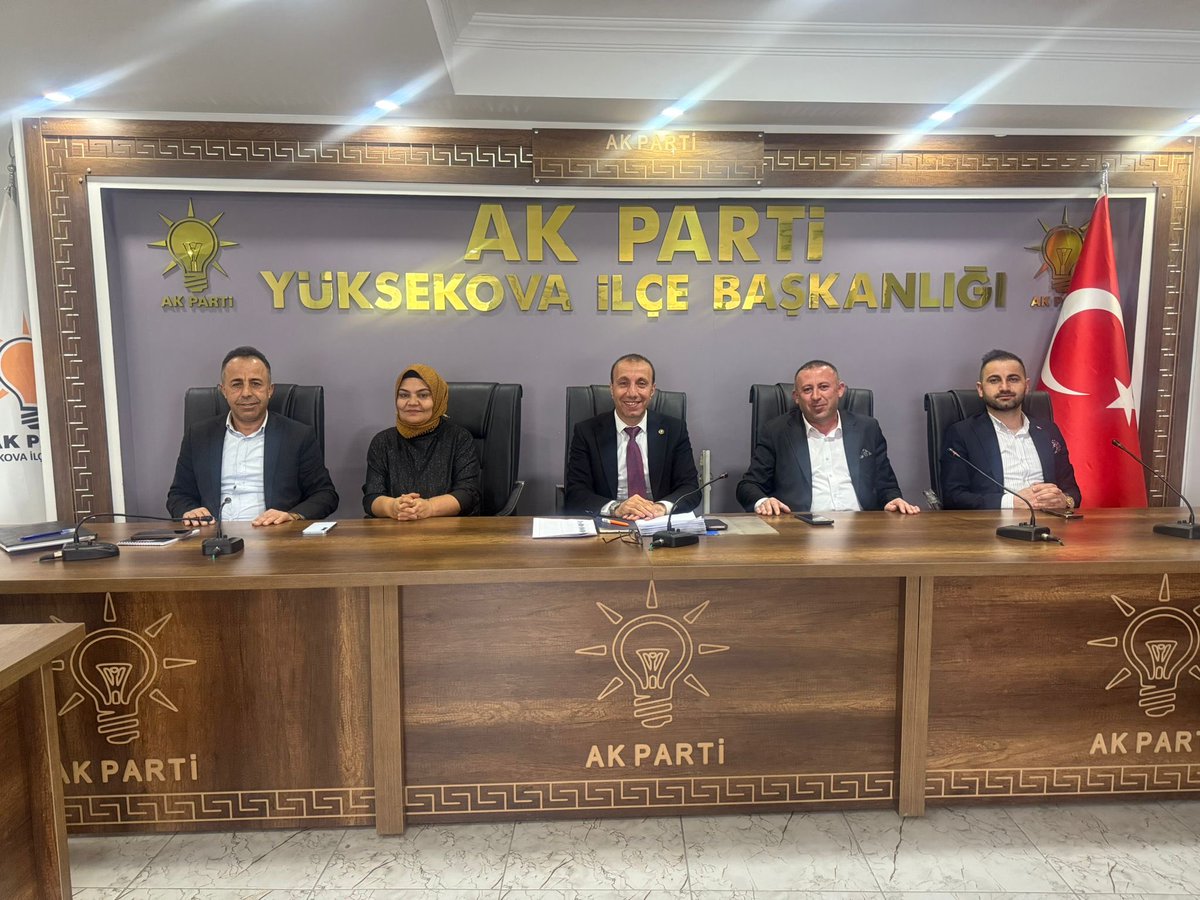 📍Yüksekova ilçe Teşkilat Başkanlığı

İlçe başkanımız Sn 
<a href="/BurhanYASAR30/">Burhan YAŞAR</a> beyin riyasettinde haftalık yönetim kurulu toplantımızı icra ettik. çalışmalarımızı değerlendirdik. Hayırlara vesile olmasını diliyorum. 
<a href="/RTErdogan/">Recep Tayyip Erdoğan</a> 
<a href="/abuyukgumus/">Ahmet Büyükgümüş</a> 
<a href="/MustafaAlkayis/">Av. Mustafa Alkayış</a> 
<a href="/byildiz63/">Bahattin Yıldız 🇹🇷🇵🇸</a> 
<a href="/KayaZeydin/">Av. Zeydin KAYA</a>