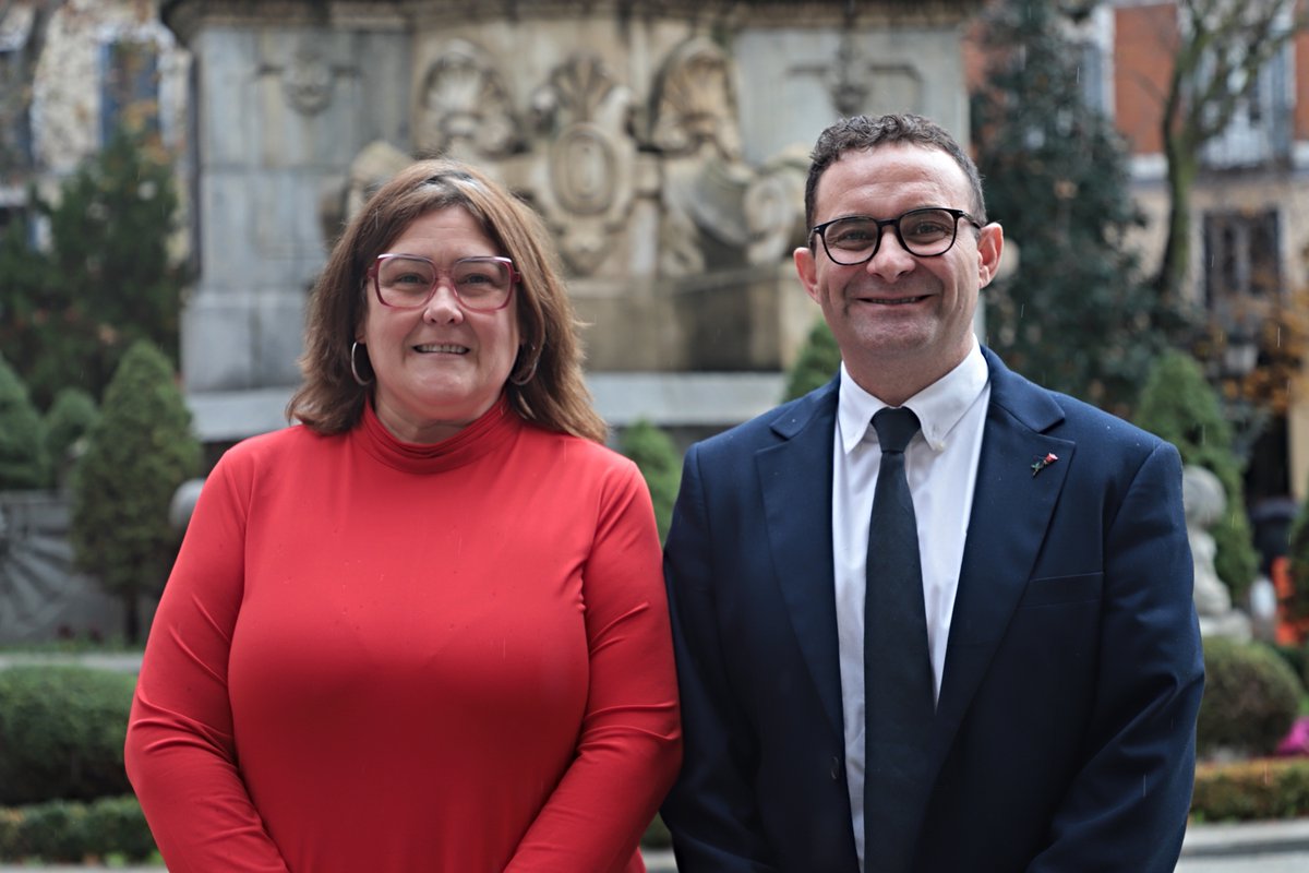 🗞️ El <a href="/PSOE/">PSOE</a> critica en la Cámara Alta: “¿Dónde está el PP para hablar de Extremadura?”.

🗣️ <a href="/MTMacias/">María Teresa Macías Mateos.♥️🇪🇸</a> acusa a Guardiola de desperdiciar la condonación de deuda y de ser “la presidenta de un gobierno fracasado de dos años”.

psoe.es/senado/notas-d…