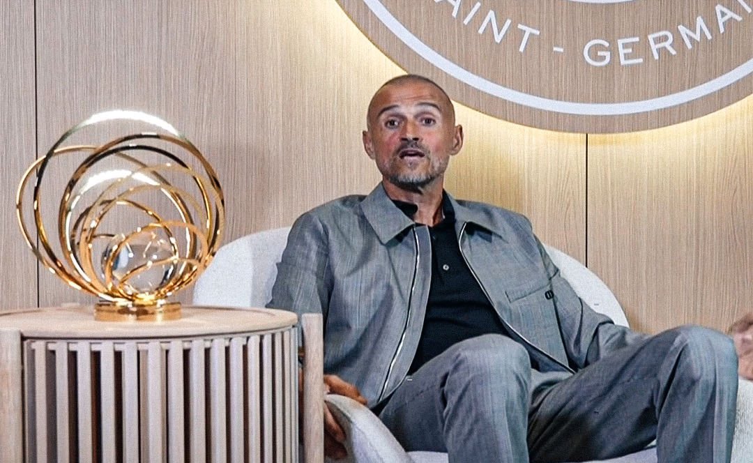 PARlSIEN's tweet image. Ballon d’or
Ballon d’or africain
Ballon d’or asiatique
The Best
Golden Boy
Trophée Yashin
Trophée UNFP meilleur joueur de L1
Entraîneur de l’année
Club de l’année
Directeur sportif de l’année

Le PSG 2024-2025 n’a rien laissé à personne.