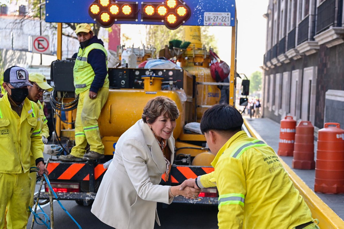 Agradezco a quienes esta mañana se dieron cita en el Parque de la Ciencia para una nueva jornada de #LimpiemosEdoMéx, donde se demostró que una vez más, en equipo, se puede tener un mejor Estado de México.
Sigamos trabajando todas y todos para tener entornos más limpios y
