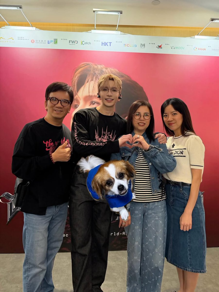 ansonlo_intlfc's tweet photo. [ 👱🏻‍♂️2025.12.16 Instagram Update👶🏻 ]

[original text]
這個星期很多人都問我第二次個人演唱會《KINGDOM》的感想🪬，坦白說，自己投放的心血實在太多，真的不知道從哪裏開始說好。

從今年年頭開始自己計劃一切的事情，包括��題、Rundown、舊歌新編的風格、每一小part的主體、每一次過場片的意思和服裝要求（顏色、質地、大概布料和revealing程度）。

本身自己最初構思的演唱會Working title是最簡單的<My Pyramid>（我的金字塔），自己寫了整個show的中心思想 “Pyramid. No one knows for sure where it came from, but the one thing I’m sure, it’s there, for the next 100 years.”。一直很喜歡埃及和金字塔的文化，將其作為演唱會的主題絕對是自己的私心😆但又不甘只展示一個金字塔的電腦background給大家作點題便算，於是其後便構思了大型三角形的Backdrop、每一part造型上的金屬民族閃石、Track岀來的埃及色彩大型戰車、每一首有新rearranged的民族色彩music break以及決定new music break arrangement的段落位置。

真的要大大力感謝監製細榮老師，是你再次令我一切的幻想成真，更增添了無數個精彩的details（倒三角Mon真的有震撼到我！🥹🙏🏻）知道你要處理演唱會所有事情，權衡一切利弊輕重，大家永遠不會知道你的壓力，但你就是一如以往專業的咬緊牙關成就全部的可能性，謝謝你既保護我又讓我自由地飛。知道我不斷增添「麻煩」給你，真的辛苦了🙏🏻我們做到了🫂

新歌《Gimme Gimme》🫴🏻、《Trippin’ Up》🪝、《Rude Boy》🐆和《Take That》⭐️坦白說在某階段真的讓我吃不消。在準備的整整三星期之中，要準備MIRROR MAMA演出、學4首新歌full song steps、自己所有solo快歌的排練、慢歌的訓練和記歌詞，的確很大壓力。辛苦排舞總監Dee Sir、排舞師Pang2和Ali，每一part跳舞部分都是你們的心血，真的十分喜歡♥️ 感謝每一位dancer朋友們，你們應付的steps和體力負荷從來比我大一百倍，但你們每一次也比我更加大力的跳🙏🏻真的十分inspiring💪🏻繼續一起衝🫂

🎼謝謝音樂總監Terry和整隊Band。一開始我大膽要求有管弦樂團的參與，的確想給予大家有新鮮感之餘，在音樂性上也會更加豐富，更加能夠配合埃及這一個宏偉的vision。Terry你一向是我亦師亦友的陪伴角色，我們一起經歷了很多，未來日子請繼續多多指教，love you man👊🏻

感激再次合作的Kenneth Chan大師、Pipa和首次合作的Anson Lau團隊。每一part的造型由天馬行空到變為實在的衣裳，真的很神奇，你們令這個演唱會更加金碧輝煌✨儘管當中有幾套衣服真的有30磅，但每一秒的的「負重」都很值得。有工作人員問過我，為何不選擇更加舒適的造型？！但自己平衡過大型演唱會的性質，要每一位觀眾在任何距離之下都有同樣的impact，這些選擇就是自己眼中最適合，唯有自己好好鍛鍊體能和力度💪🏻

感謝一直同行和全力支持我的Makerville、AM Team、化妝師Rainbow、髮型師Denny、助手John、燈光師倫哥、音響團隊、Quick change團隊和舞台上下所有工作人員，缺少你們每一位也不能順利演出。

要再次感激百忙的Guddy sir平時不斷抽空讓我上課，show day那一個禮拜每一天也陪伴着我🎤抱歉我還未能做到你的要求，經常忘記你教導我的技巧，但我不會放棄，我會繼續好好學習的！

Last but not least要感激的當然是我每一位的神徒👱🏻‍♂️♥️👶🏻粉紅海真的真的真的很壯觀、很團結、很漂亮、很有愛，是你們令我繼續相信自己，繼續相信愛。看到你們每一位都很投入和享受，我便心滿意足了。（偷偷告訴你們，大家喜歡Album sidetracks的程度，令我開心了很久😗）今次我沒有哭，能好好為你們完成每一首曲目！哈哈～ 今次舞台的長度和大小打破了亞洲博覽館的紀錄，但我的初心只是期盼更加近距離接近到你們每一位。希望今次所有的不一樣也能令你們為我感到自豪，我們又一同經歷了一次重大的project啦！📝💫

(看到這裏的你⋯⋯我知道了！想提醒我要多謝自己嘛～)

的確要感謝盧瀚霆先生，感謝你的堅強和脆弱，感謝你的初衷，感謝您這七年多都沒有變過的熱誠和信念。

再次感激每一位入場支持的你，是你令這五晚更加美麗。我說過這次的舞台並不只是代表我的演唱會，更希望為你們帶來建立屬於自己堅持下去的Kingdom的力量。《致我》🌱背景的七輪顏色（第一張照片），是寓意我們要好好看待自己的感官，好好愛惜自己。我們這一個家現在需要的是更加多正能量，更加多愛；希望你們經過這五晚後也帶走到一點點力量，擁抱多一點點愛。

我們下次再見吧♥️

#KINGDOM

[trans]
This week, many have been asking me about my thoughts on my second solo concert KINGDOM 🪬. To be honest, I poured so much of my heart and soul into it that I really don't know where to begin.

Since the beginning of the year, I've been planning everything — including the theme, rundown, song rearrangements, core concept for each segment, the meaning behind every interlude, and costume (colours, textures, material choices, and how revealing each outfit should be). 

My initial working title for the concert was simply "My Pyramid". I drafted a core concept for the entire show: “Pyramid. No one knows for sure where it came from, but the one thing I'm sure, it's there, for the next 100 years.” I've always been fascinated by Egyptian culture and pyramids, so adopting it as the concert theme was definitely a personal indulgence 😆. But I wasn't happy with just a computer-generated pyramid on a video wall as a mere nod to the theme, so then came the massive triangular backdrop, the metallic and rhinestone encrusted outfit in each segment, the Egyptian chariot emerging from the track, the newly rearranged music breaks with a splash of Egyptian flavour, and new phrasing of the music break arrangements.

I owe my most sincere gratitude to producer Chong Siu Wing. You've once again made all my wildest dreams come true, adding countless brilliant details along the way (that inverted triangular monitor really blew me away! 🥹🙏🏻). You had to take care of every aspect of the concert, weighing all the pros and cons. No one will ever fully grasp the pressure you carried, yet, true to form, you gritted your teeth with unwavering professionalism to make every possibility a reality. Thank you for protecting me while letting me soar freely. I know I kept adding “trouble” to your plate — you've really worked so hard. 🙏🏻 We did it! 🫂

The new songs “Gimme Gimme” 🫴🏻, “Trippin' Up” 🪝, “Rude Boy” 🐆, and “Take That” ⭐️ Frankly, at one point it was extremely overwhelming. Preparing for MIRROR's performance on MAMA, learning the full choreography for four new songs, dance practice for all my solo dance numbers, vocal training and memorizing the lyrics for the ballads, all within three weeks, was incredibly stressful. Huge thanks to our hardworking choreography director Dee Sir, choreographers Pang2 and Ali, because every dance segment is the fruit of your labour. I absolutely love it ♥️. Thank you to all my dancers, who took on dance steps and physical demands a hundred times tougher than mine, yet always dancing harder than I do 🙏🏻. Truly inspiring 💪🏻. Let's keep going together 🫂.

🎼 I would like to thank music director Terry and the entire band. From the start, I made the bold request of an orchestra in order to bring a fresh element, enrich the musicality aspect, as well as better align with the grand vision of Egypt. Terry, you've always been both a mentor and a friend by my side. We've been through so much together. I am looking forward to your continual guidance in the days ahead. Love you, man! 👊🏻

I am deeply grateful for the opportunity to collaborate with the master Kenneth Chan, Pipa, and Anson Lau's team for the first time. Watching each costume transform from wild imagination into tangible garments was truly magical. You made this concert even more dazzling and magnificent ✨. Even though some outfits weighed a solid 30 pounds, every second of carrying that weight was well worth it. Some crew members asked why I didn't go with more comfortable outfits?! After taking into account the nature of a large-scale concert where every audience member, regardless of distance from the stage, must experience the same impact, these choices felt most fitting to me. All that's left is to train my stamina and strength.💪🏻

Thank you to Makerville, who has always been by my side backing me up, the AM Team, makeup artist Rainbow, hairstylist Denny, assistant John, lighting technician 倫哥, the sound crew, quick-change team, and all crew members both on and off stage. Without each and every one of you, this performance would not have been possible.

I would like to once again express my deepest gratitude to the ever-busy Guddy sir for always making time for my lessons. He was by my side every single day during the week leading up to show day. 🎤 I'm sorry I haven't yet met your expectations and often forget the techniques you teach me, but I will never give up. I will keep learning!

Last but certainly not least, my deepest gratitude goes to every single one of my fans 👱🏻‍♂️♥️👶🏻. The sea of pink was truly, truly, truly spectacular — united, beautiful, and full of love. You guys are the reason I believe in myself and believe in love. Seeing you all so immersed and enjoying yourselves fills my heart with joy. (Just between us, how much you all love the album sidetracks made me ecstatic for a very long time 😗) This time, I didn't cry. I was able to perform every single song perfectly for you all! Haha~ Although we broke AsiaWorld-Expo's record for stage length and size, my original intention was simply to get closer to each and every one of you. I hope the uniqueness this time made you proud. We conquered another major project together! 📝💫

(For those of you who've read this far... I know! You want to remind me to thank myself~)

Indeed, I must thank Mr. Anson Lo. Thank you for your strength and vulnerability, for staying true to yourself, for your unwavering passion and determination over the past seven years. 

Once again, my deepest gratitude to each and every one of you who came to each show in support. It was you who made these five nights extra beautiful. As I've said before, this stage isn't just about my concert. It is also about giving you all the strength to build your own Kingdom and persevere. In the first photo, the seven chakra colours in the background of the song “Me” 🌱 symbolizes the importance of physical well-being and self-love. What our homeland needs now is more positivity and love. I hope that after these five nights, you will take away a little strength and embrace a little more love.

I'll see you guys next time ♥️

#KINGDOM

•
#盧瀚霆 #AnsonLo #mirrorweare
👶🏻♥️👱🏻‍♂️