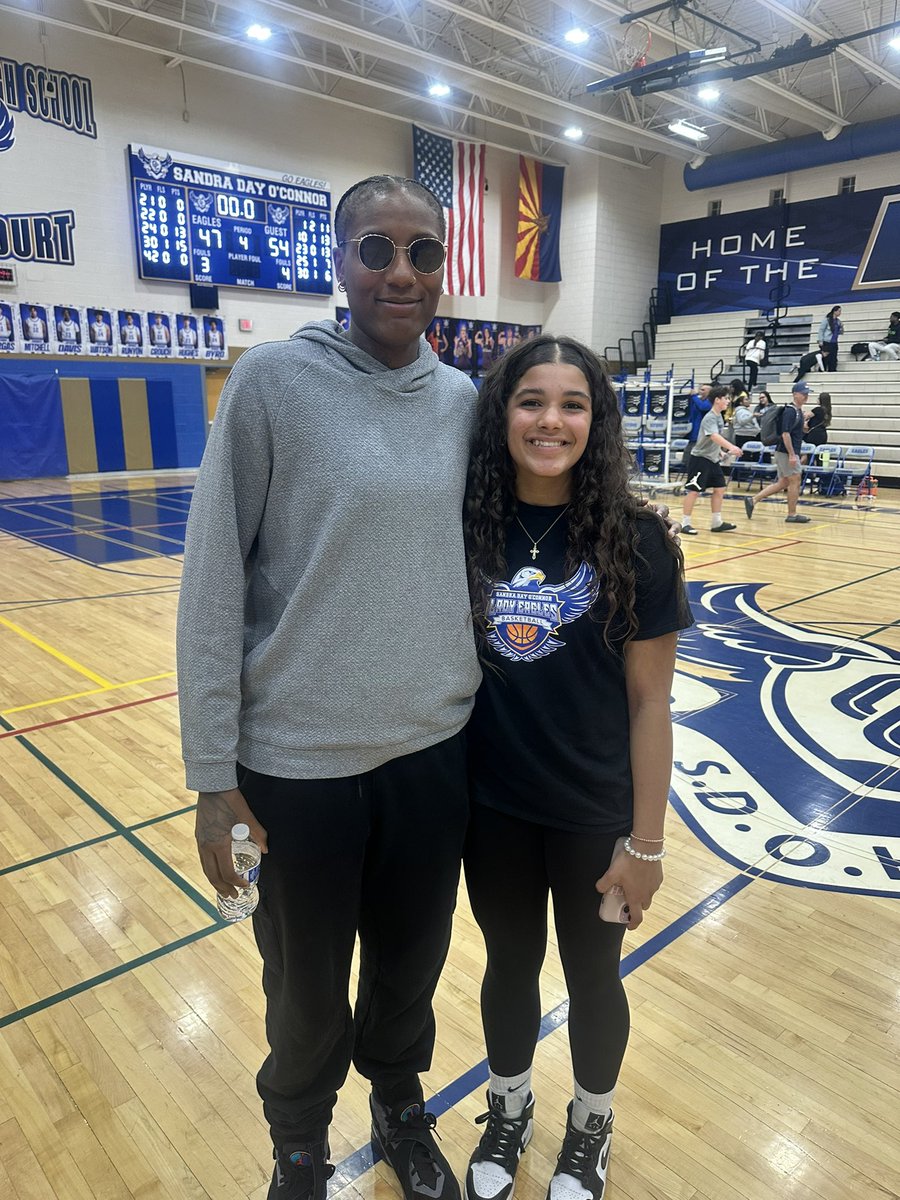 bballheaz's tweet photo. From seeing her play in the W to seeing  T Mack show up to support the local high schools game!! Soo awesome! https://t.co/naxNmmcOzV
