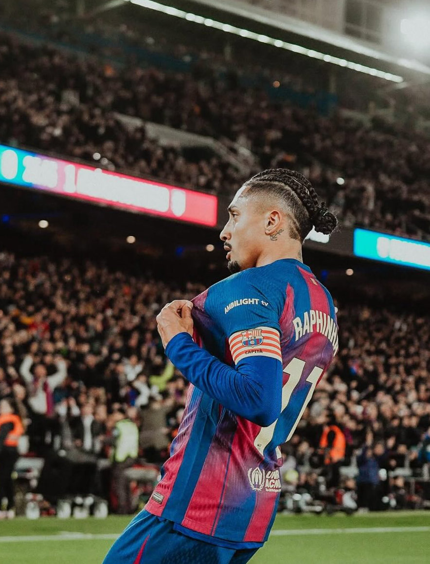 blaugrana_fcb11's tweet photo. VOUS VOULEZ PAS LE RESPECTER TRÈS BIEN RETENEZ BIEN CE NOM RAPHAËL BELLOLI DIAS IL VA VOUS TRAUMATISER !!!#raphinia #fifathebest #vol #TheBestAwards #rapha #barca #barcelonais https://t.co/XH6HltJGjl