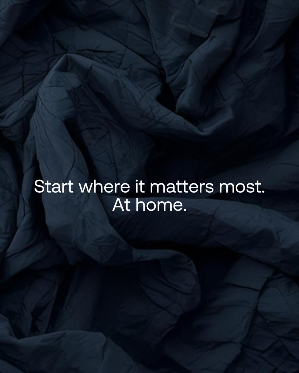 plantnotplastic's tweet photo. We know about plastic pollution in the ocean, but what about the plastic inside our bodies?

Synthetic fabrics shed microplastics we inhale and ingest. Choosing cotton helps clean up your environment and reduce your body’s plastic load.

Learn more at https://t.co/eHJAWjFn2g https://t.co/fJorHV5L8f