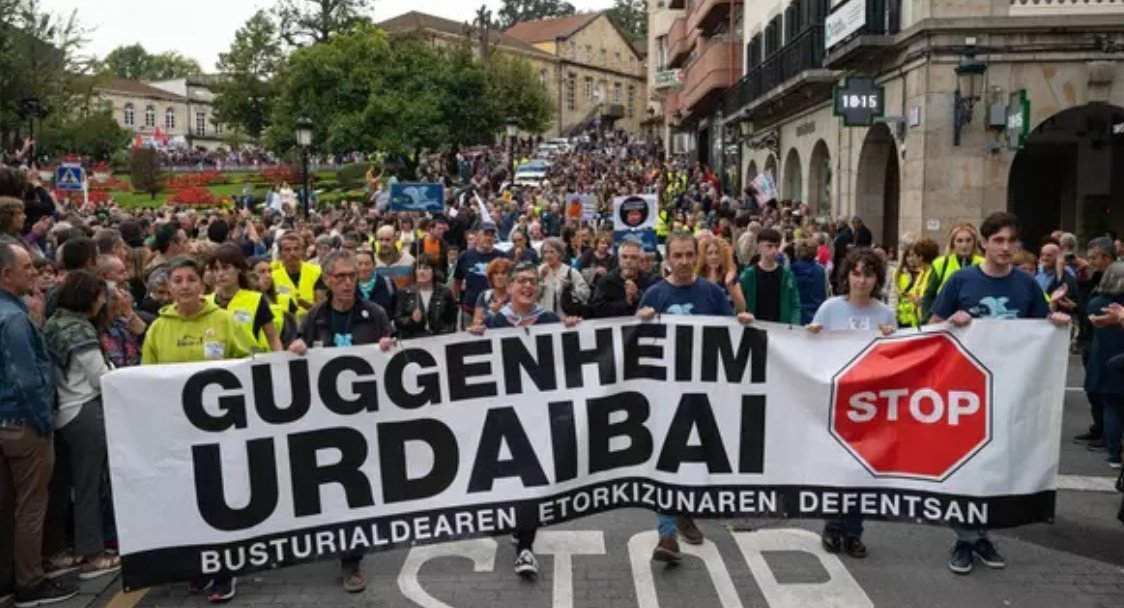 Guggenheim Urdaibai proiektua bertan behera utzi dute museoko patronatukideek.

Herria gainetik pasa zaie <a href="/eajpnv/">EAJ-PNV</a>-ko jauntxoei.

18 URTEREN OSTEAN, GUREA DA GARAIPENA! ZORIONAK BUSTURIALDEA!

Mila esker <a href="/guggenurdaibai/">guggenheimurdaibaistop</a>, lan bikaina! ✊🏼