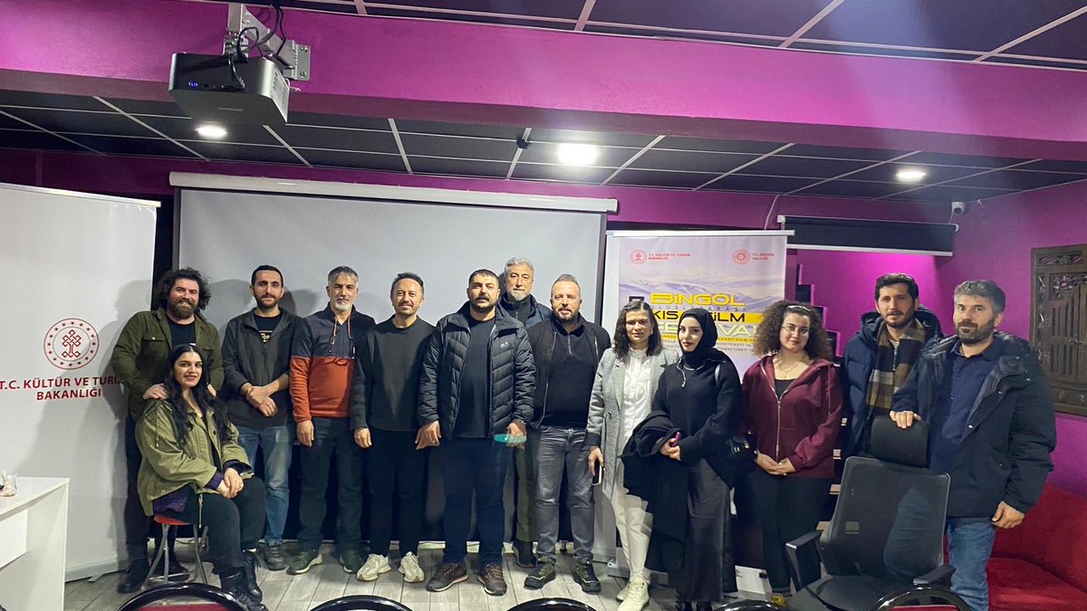 bingolukff's tweet photo. 🎬 BİFSAK’ta Özel Gösterim ve Söyleşi
https://t.co/oShFFi1j5jöl Uluslararası Kısa Film Festivali kapsamında BİFSAK Derneğinde yönetmen Aydın Orak ile “Anadolu’nun Türküsü” belgeselinin özel gösterimi ve söyleşisi gerçekleştirildi. https://t.co/j6zZFjIVzV