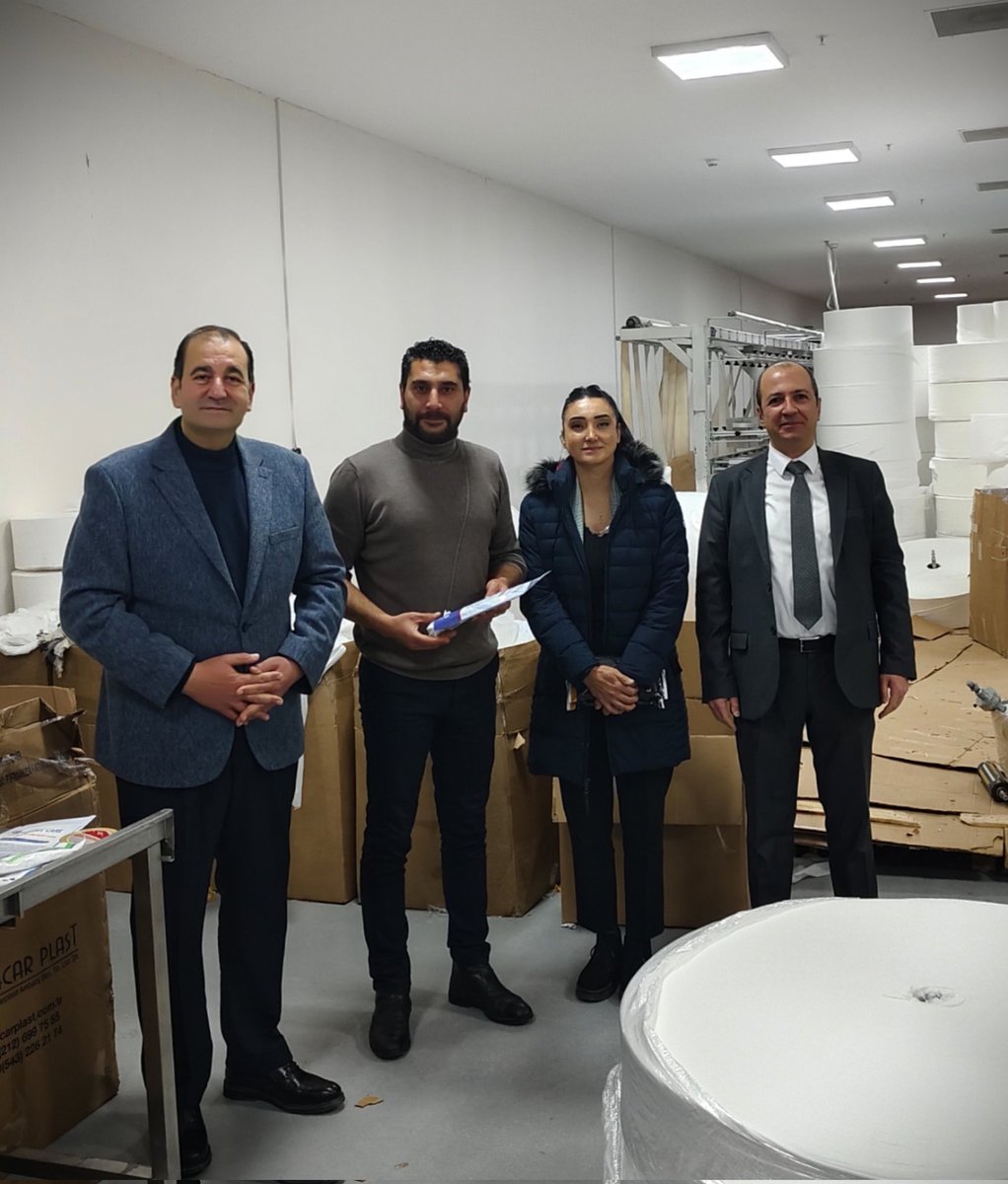 BilalEmreYoruk's tweet photo. KOSGEB Saha Ziyaretlerimiz kapsamında, Van Teknokent’te faaliyet gösteren KAF GRUP Sağlık Hizmetleri işletmesini; Ekosistem Destekleri Dairesi Başkanımız Sn. Muhammed Mustafa KURT ve Van Teknokent Genel Müdiresi Sn. Dr. Yasemin YETKİN ile birlikte ziyaret ettik.

Sağlık- Medikal ürünleri imalatı yapan, Ar-Ge kapasitesi ve ihracat vizyonu ile yerli ve millî üretim hedeflerimize değer katan işletmenin faaliyetlerini yerinde inceleyerek verimli istişarelerde bulunduk.

Nazik ev sahipliği ve misafirperverliği için Sn. Ahmet Çağlar AYTİN’e teşekkür eder; bölgesel kalkınmaya ve girişimcilik ekosistemine katkı sunan firmamıza bereketli ve başarılı çalışmalar dilerim.
#KOSGEBYanında💫
@TeknoVan @yetkinyasemin @caglar_aytin