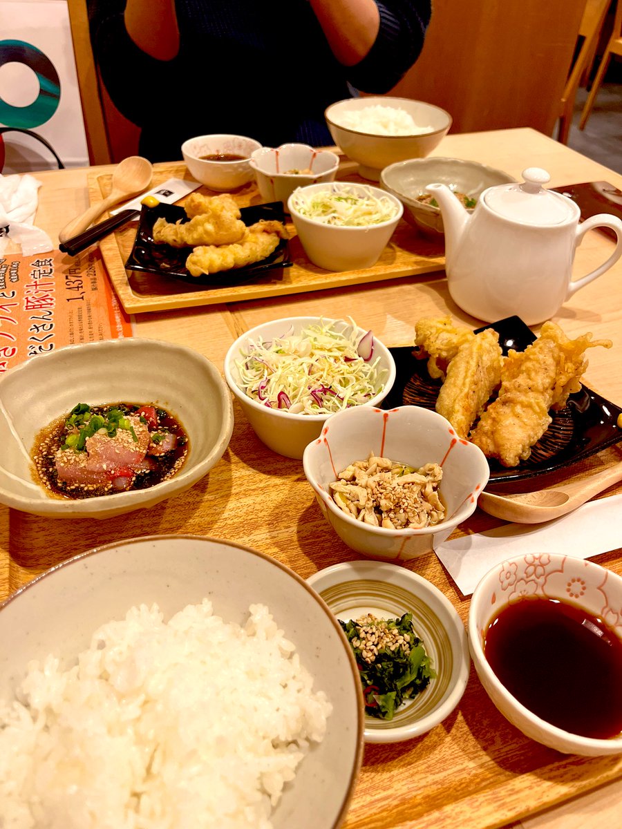 mint001701's tweet photo. OITA date Day 2.
#ミスド
#豆乳野菜台湾ラーメン
#琉球茶漬け定食
私の麺食べたかったらしく、5ミリぐらい残ったスープ飲んでたの笑った https://t.co/kxEKbzE9Uh