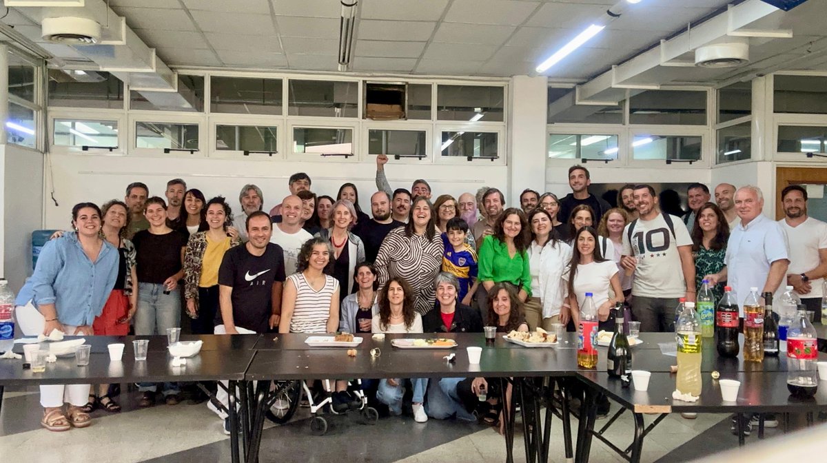♥️ Desde el ICO cerramos el año con un emotivo brindis para celebrar el trabajo compartido y para recordar que en estos tiempos de múltiples crisis, todes sostenemos la universidad pública, al tiempo que la universidad nos sostiene en este proyecto colectivo.