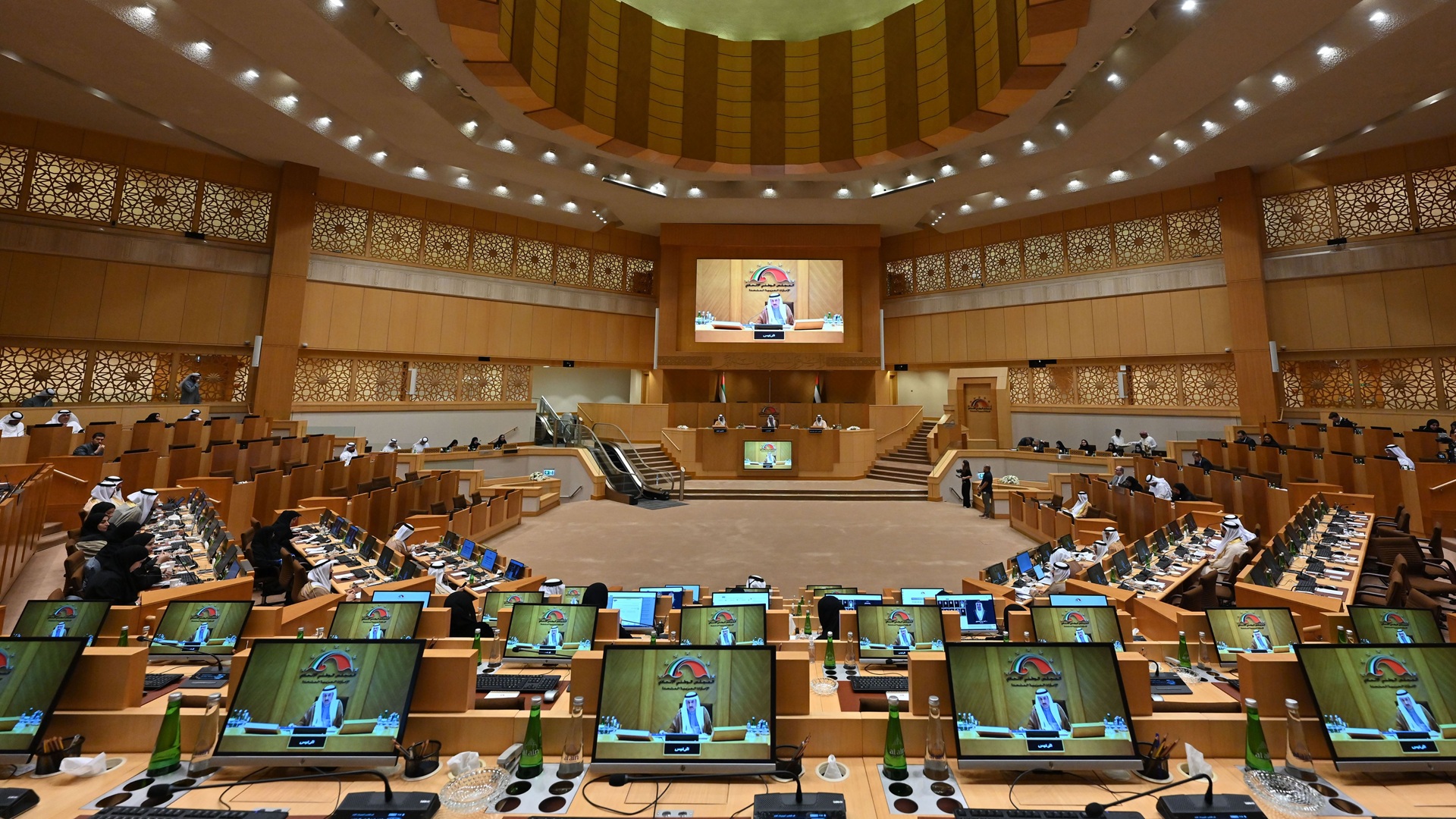 المجلس الوطني الاتحادي يشكل لجانه الدائمة لدوري الانعقاد الثالث والرابع من الفصل التشريعي الـ18 #الشارقة24 