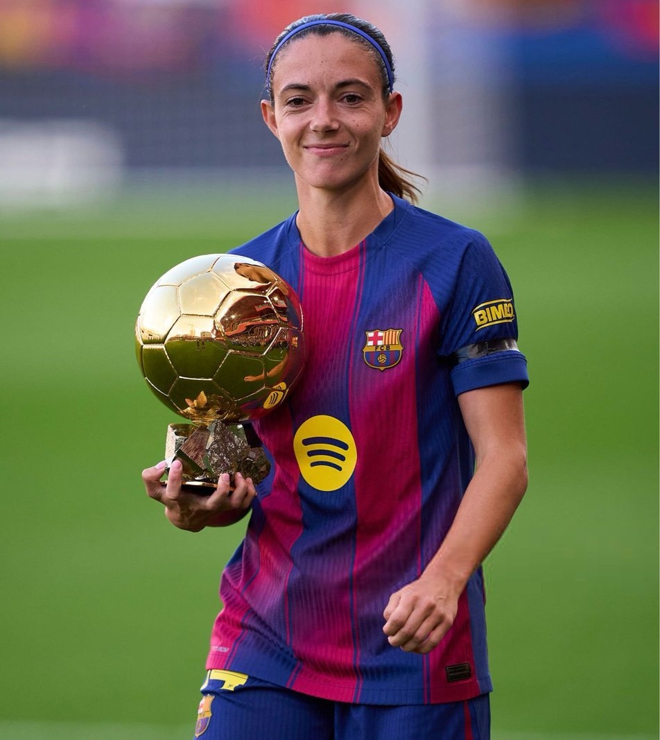 mundopelotanet's tweet photo. Aitana Bonmatí está MARCANDO UNA ERA en el fútbol femenino mundial:

🌟 3 años consecutivos ganando el Balón de Oro.
🌟 3 años consecutivos ganando el The Best.

La mejor futbolista de la actualidad y ya una de las mejores de toda la historia. ✨️🇪🇸 https://t.co/CarlPNNT7b