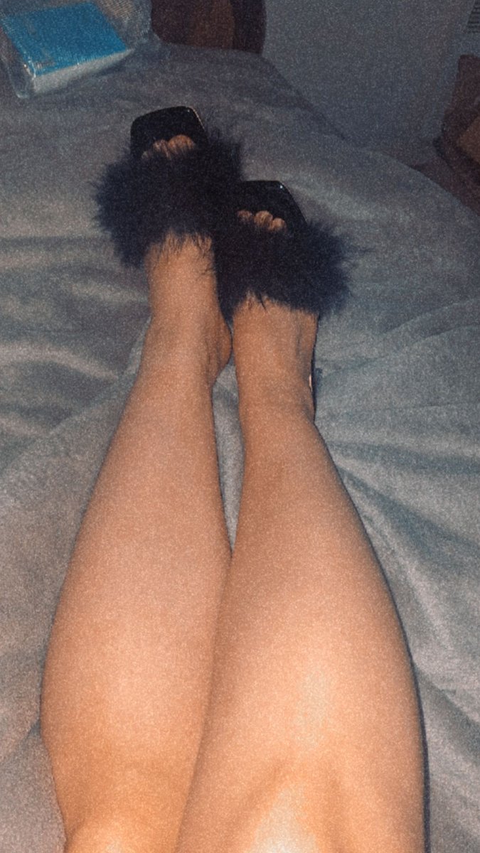Ze_guakAHmollet's tweet photo. #feet #moneyslave #paypig #moneymiss #humiliation #soumis #domina #blackmail
#soumisquipaye #ATM #pied https://t.co/3vxbqNBPAy