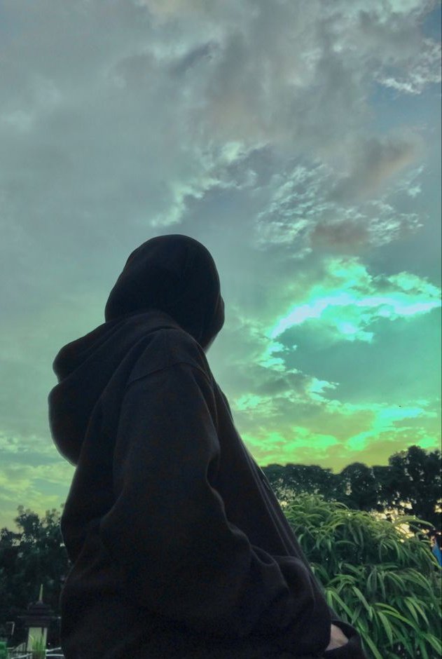 "Yıkık bir kentin içinde, hayallerini ararken görmüşler bizi.."