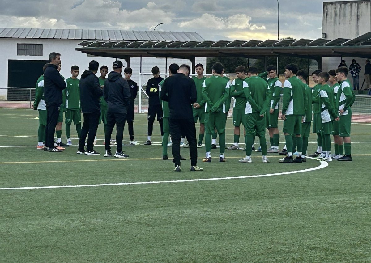 ⚽💪🏻 𝗠𝗮𝗿𝘁𝗲𝘀 𝗱𝗲 𝗲𝗻𝘁𝗿𝗲𝗻𝗮𝗺𝗶𝗲𝗻𝘁𝗼 para nuestras selecciones #AndaluzaSub14 y #AndaluzaSub16

📍 El Rubio (#Sevilla)

🔜 𝙋𝙧𝙚𝙥𝙖𝙧𝙖𝙘𝙞ó𝙣 𝙥𝙖𝙧𝙖 𝙡𝙖 𝙨𝙚𝙜𝙪𝙣𝙙𝙖 𝙛𝙖𝙨𝙚 𝙙𝙚𝙡 𝘾𝙖𝙢𝙥𝙚𝙤𝙣𝙖𝙩𝙤 𝙙𝙚 𝙀𝙨𝙥𝙖ñ𝙖
🗓️ 6-8 de febrero
 
💟 #FútbolRFAF