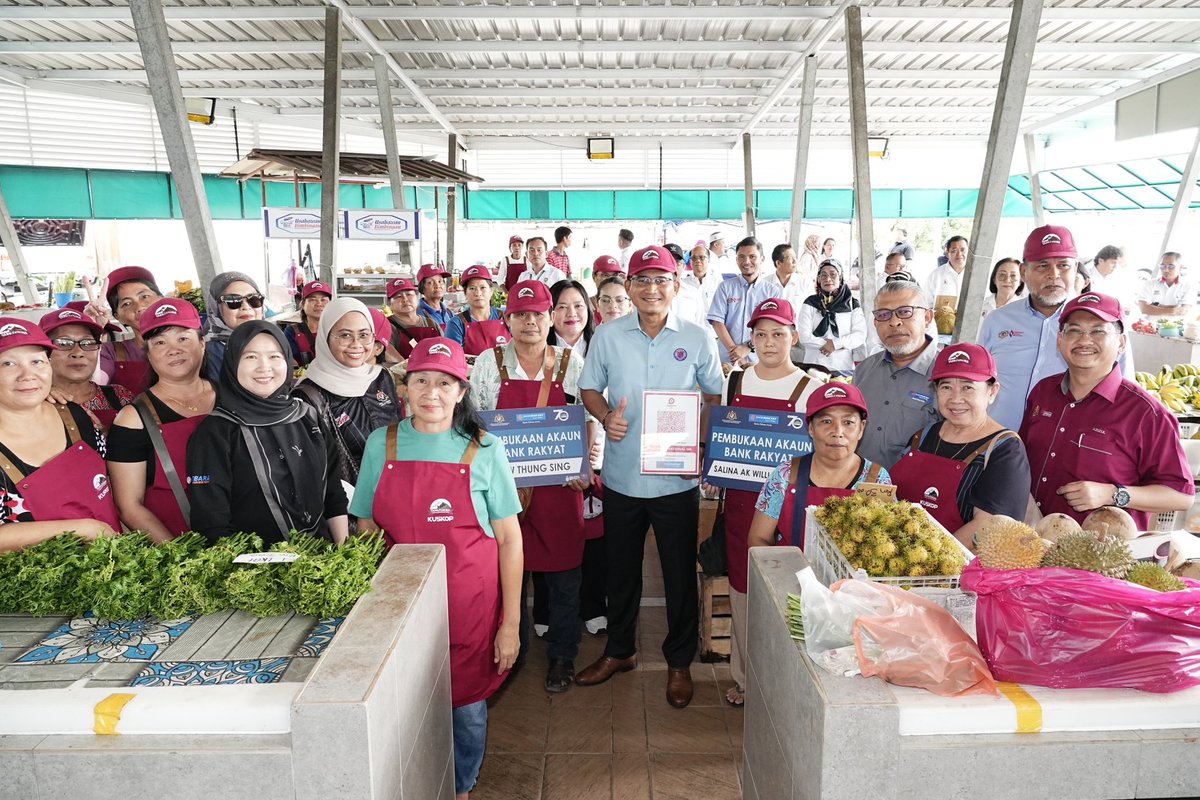 KUSKOPMalaysia's tweet image. 𝐒𝐢𝐫𝐢 𝐋𝐚𝐰𝐚𝐭𝐚𝐧 𝐏𝐞𝐦𝐚𝐧𝐭𝐚𝐮𝐚𝐧 𝐓𝐚𝐦𝐮 𝐃𝐞𝐬𝐚 𝐒𝐚𝐫𝐚𝐰𝐚𝐤 | 𝐇𝐚𝐫𝐢 𝐊𝐞𝐝𝐮𝐚

YBhg. Dato’ Sri Khairul Dzaimee bin Daud, meneruskan Siri Lawatan Pemantauan Program Pembangunan Premis (Tamu Desa) di Sarawak bagi hari kedua.

#KUSKOP #TaatSetia
#WeMakeItHappen