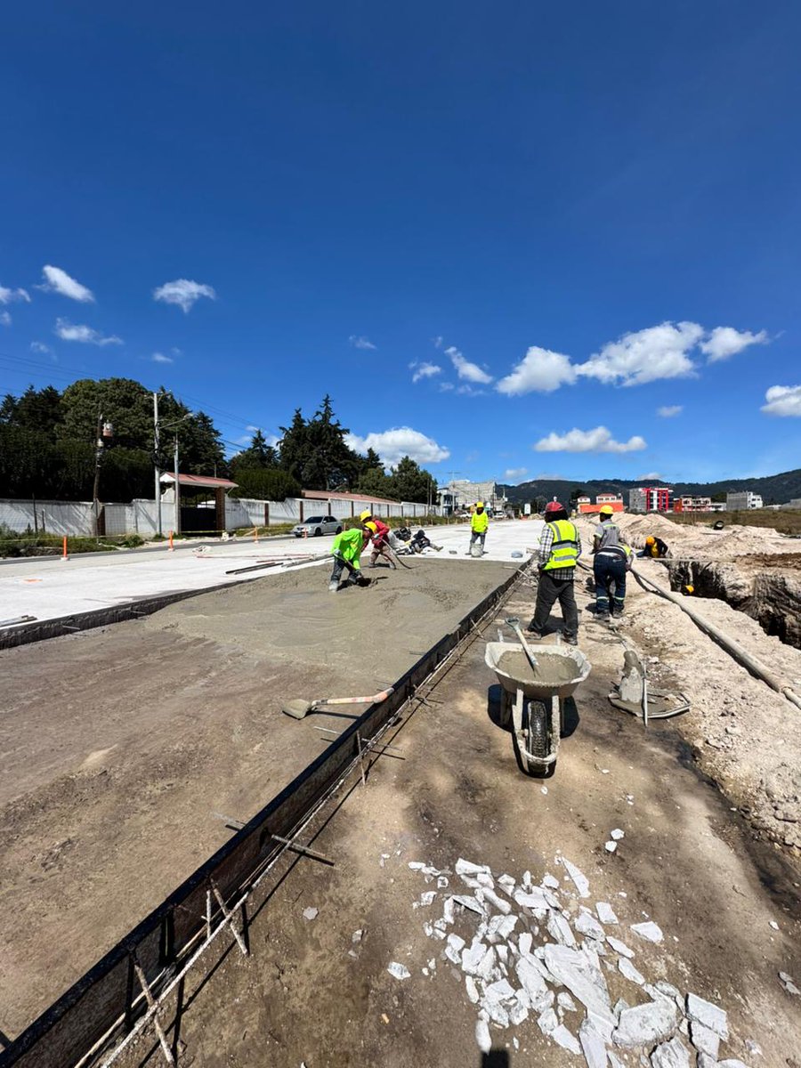 CIV_Guatemala's tweet photo. 🏗️ La transformación vial en Quetzaltenango sigue en marcha
@CAMINOS_CIV trabaja sin pausa en el paso a desnivel de la RN-1, desarrollando obras clave como pavimentación y drenajes.
Más detalles: https://t.co/WL1Qjnsav9
#PlanConecta2025 #CIV #InfraestructuraVial https://t.co/A2pypJ1bCw