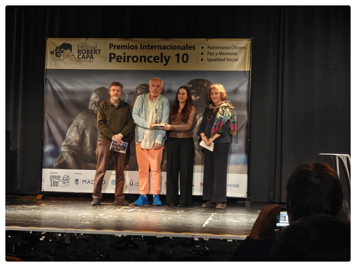 El premio #PIP10 'Patrimonio Obrero' se otorga por unanimidad a  #SalvemLesFotos <a href="/UPV/">Universitat Politècnica de València</a>  #RecuperarLasMemorias por ser un proyecto colectivo e intergeneracional que, partiendo de un conjunto material de imágenes prácticamente destruido por los efectos de las riadas que asolaron