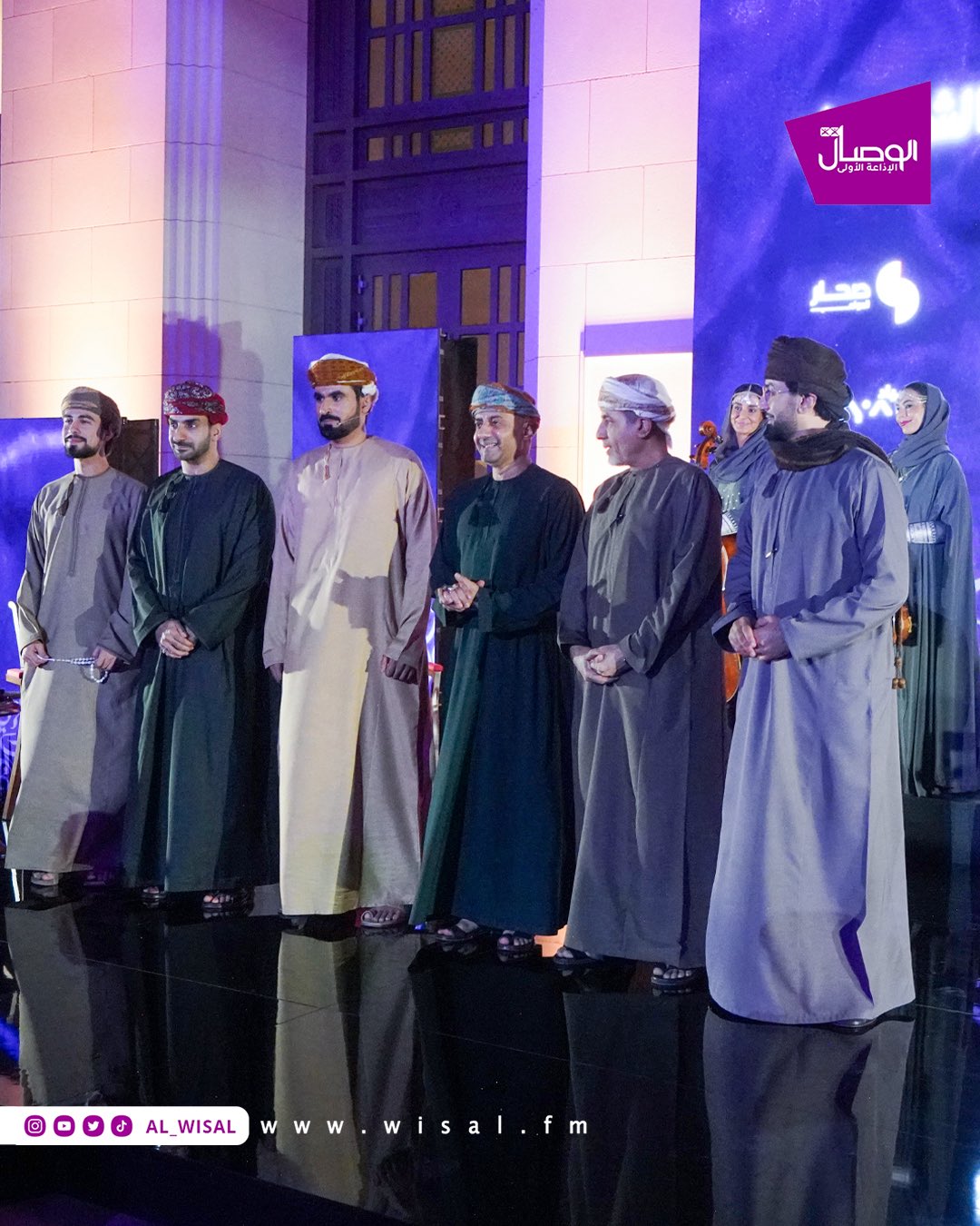 بالصور | ليلة حالمة سطرتها قوافي شعرية ونغم سافر بحضورها لفضاءات شاعرية مليئة بالجمال ... إنها ليلة الشعراء ضمن الفعاليات المصاحبة لـ الليلة العمانية. بعدسة الوصال | مازن العلي 