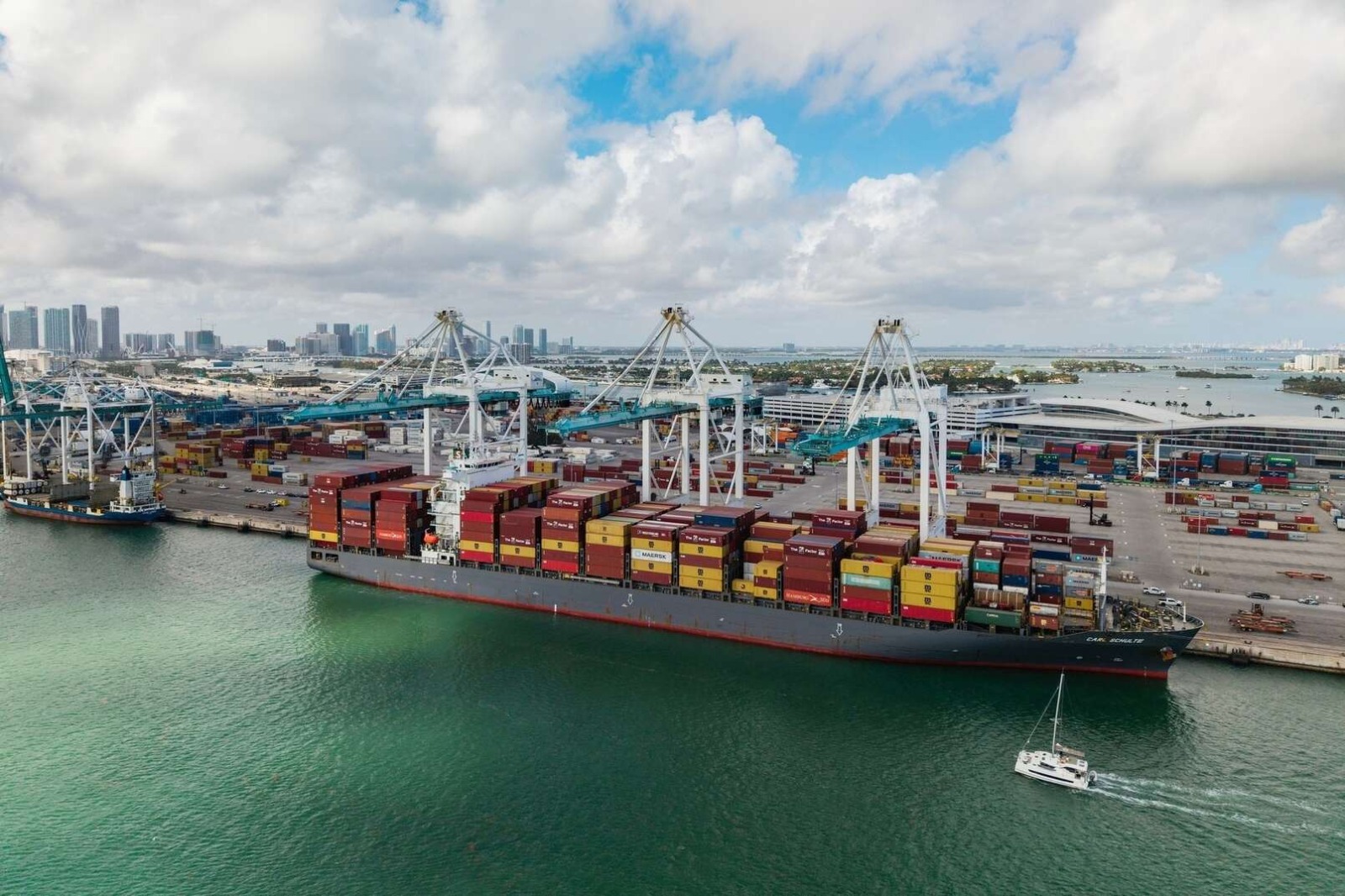 منظمة الأمم المتحدة للتجارة والتنمية "الأونكتاد" تتوقع نمو التجارة العالمية بنسبة 7% هذا العام، لتتجاوز 35 تريليون دولار بنهاية العام الجاري، مسجلة أعلى مستوى لها على الإطلاق 